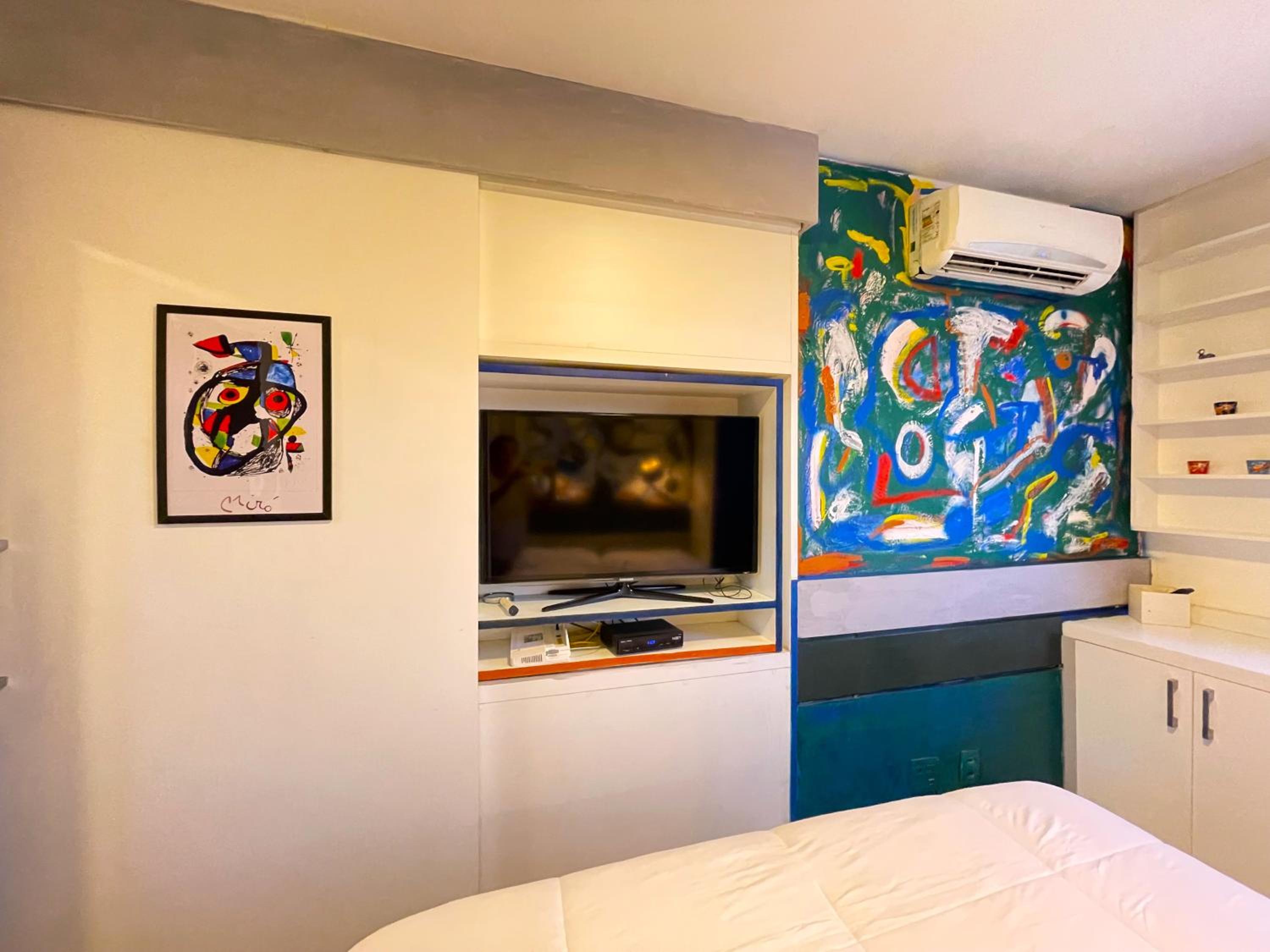 Cond LIFE RESORT Se sinta dentro de uma obra de arte do artista Joan Miro 5 min da Esplanada dos Ministerios COM ATENDIMENTO DE CHECKIN E MIMOS PERSONALIZA