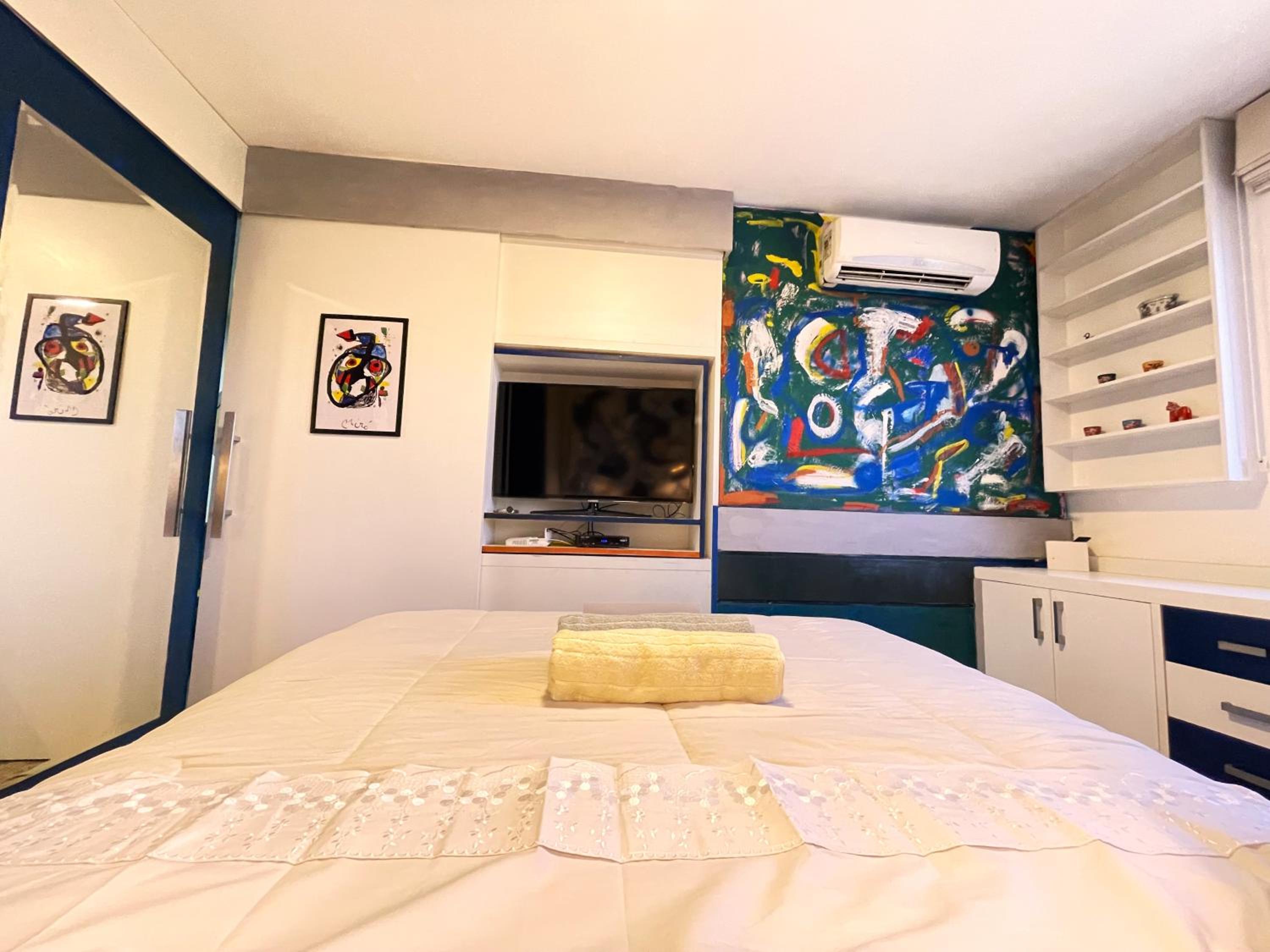 Cond LIFE RESORT Se sinta dentro de uma obra de arte do artista Joan Miro 5 min da Esplanada dos Ministerios COM ATENDIMENTO DE CHECKIN E MIMOS PERSONALIZA