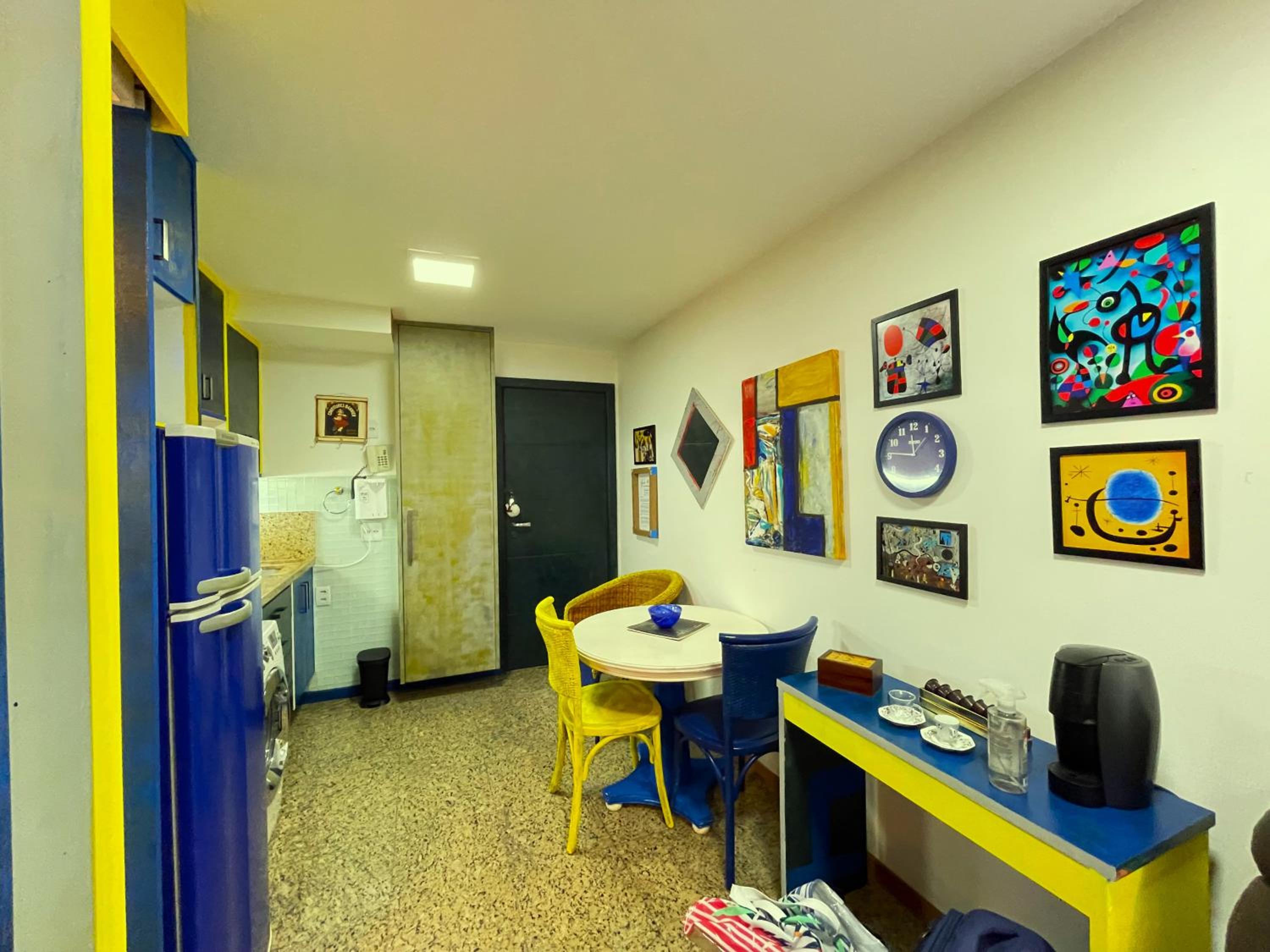Cond LIFE RESORT Se sinta dentro de uma obra de arte do artista Joan Miro 5 min da Esplanada dos Ministerios COM ATENDIMENTO DE CHECKIN E MIMOS PERSONALIZA
