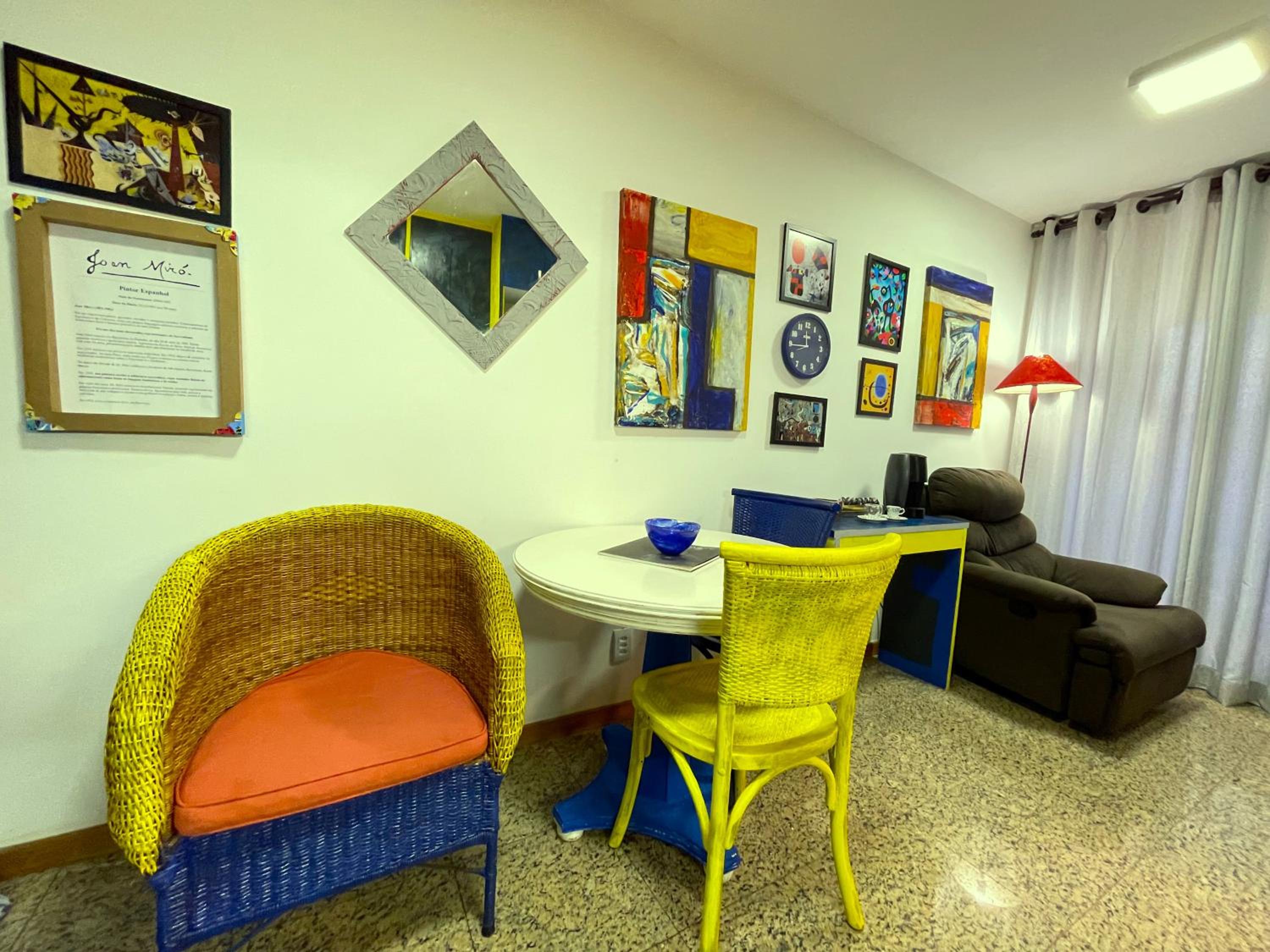 Cond LIFE RESORT Se sinta dentro de uma obra de arte do artista Joan Miro 5 min da Esplanada dos Ministerios COM ATENDIMENTO DE CHECKIN E MIMOS PERSONALIZA