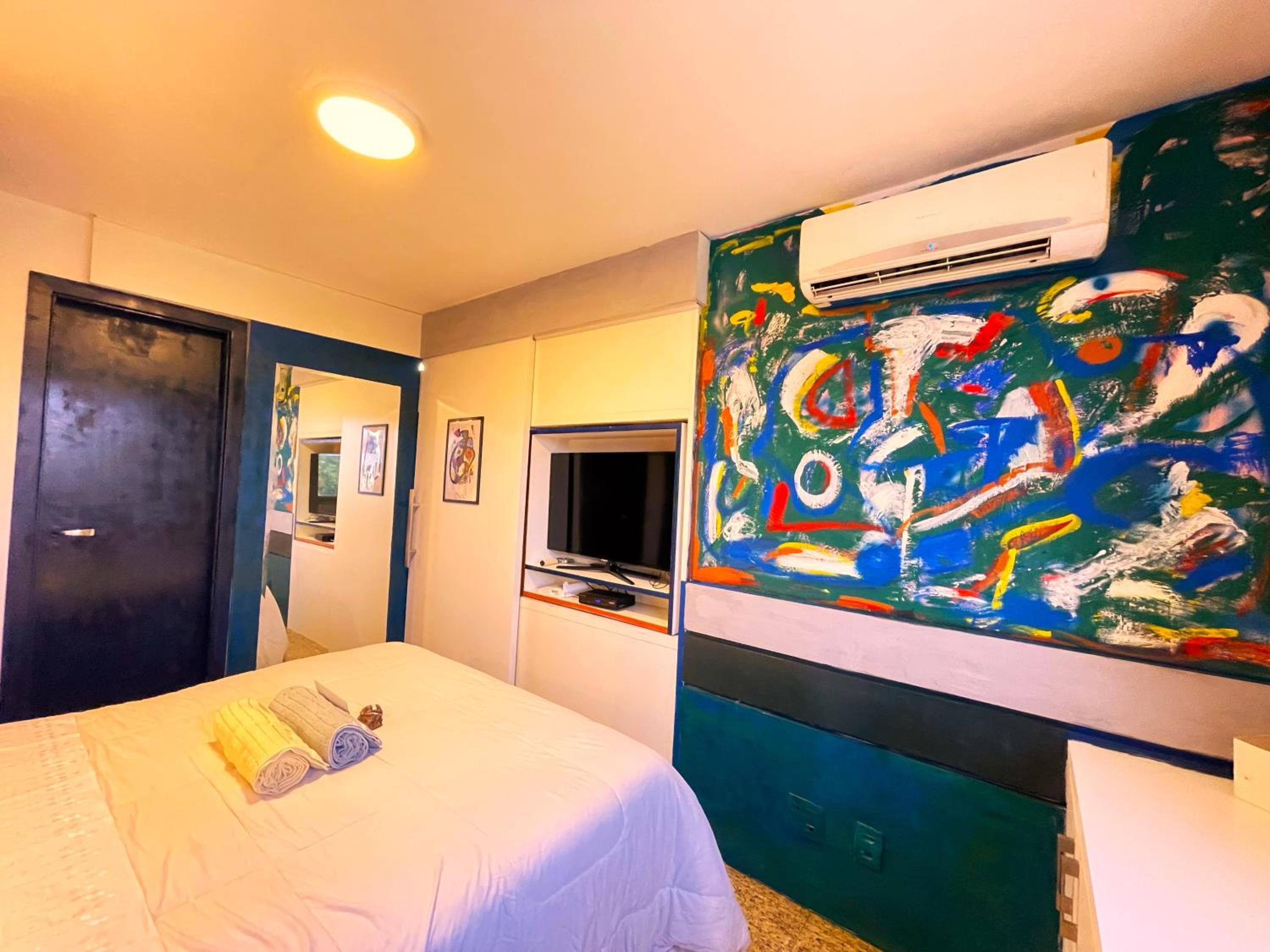 Cond LIFE RESORT Se sinta dentro de uma obra de arte do artista Joan Miro 5 min da Esplanada dos Ministerios COM ATENDIMENTO DE CHECKIN E MIMOS PERSONALIZA