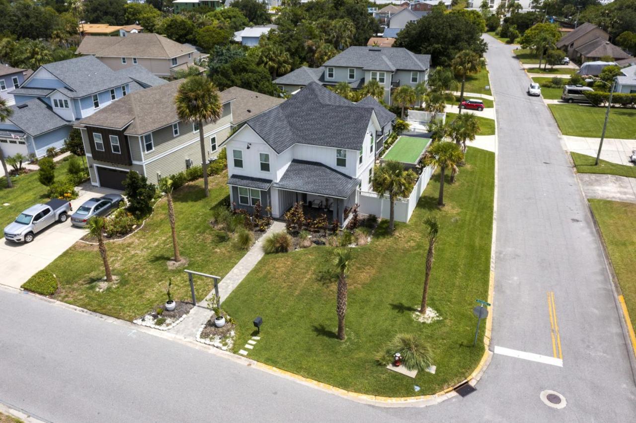 The White House Island,Beach,Hot Tub,Downtown