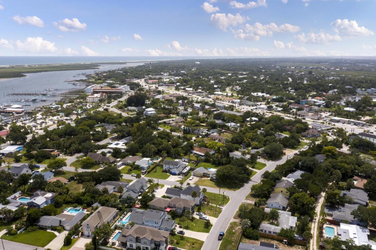 The White House Island,Beach,Hot Tub,Downtown