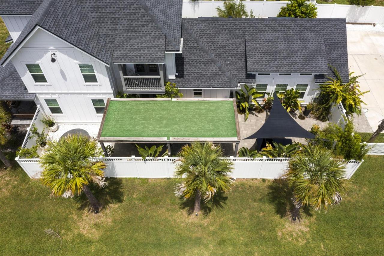 The White House Island,Beach,Hot Tub,Downtown