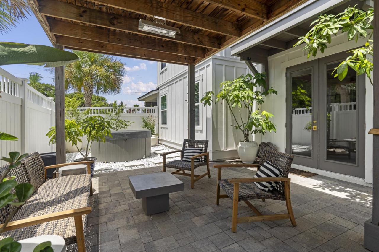 The White House Island,Beach,Hot Tub,Downtown