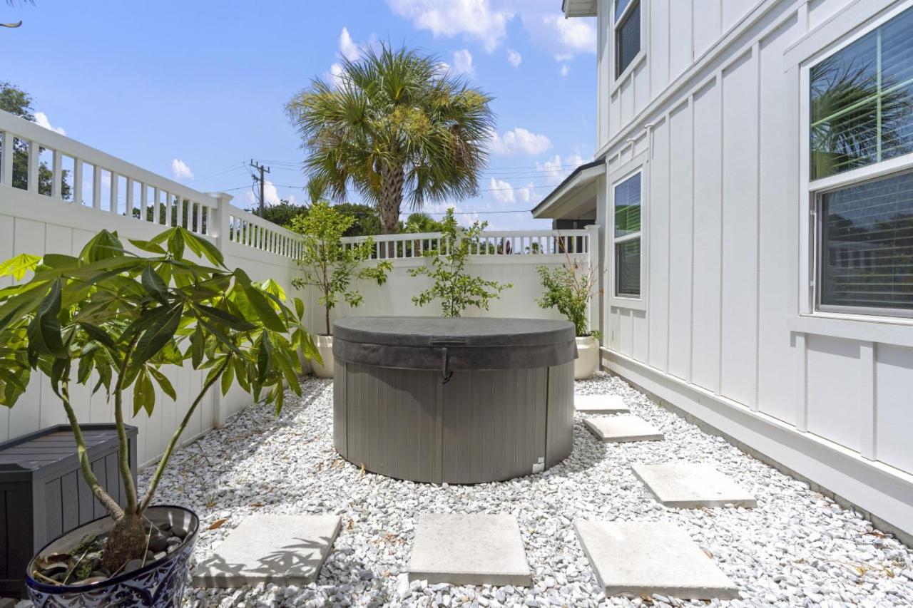 The White House Island,Beach,Hot Tub,Downtown