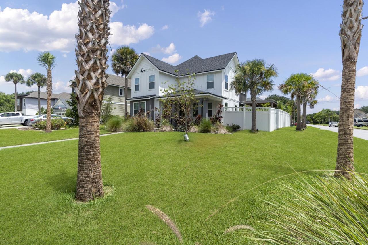 The White House Island,Beach,Hot Tub,Downtown