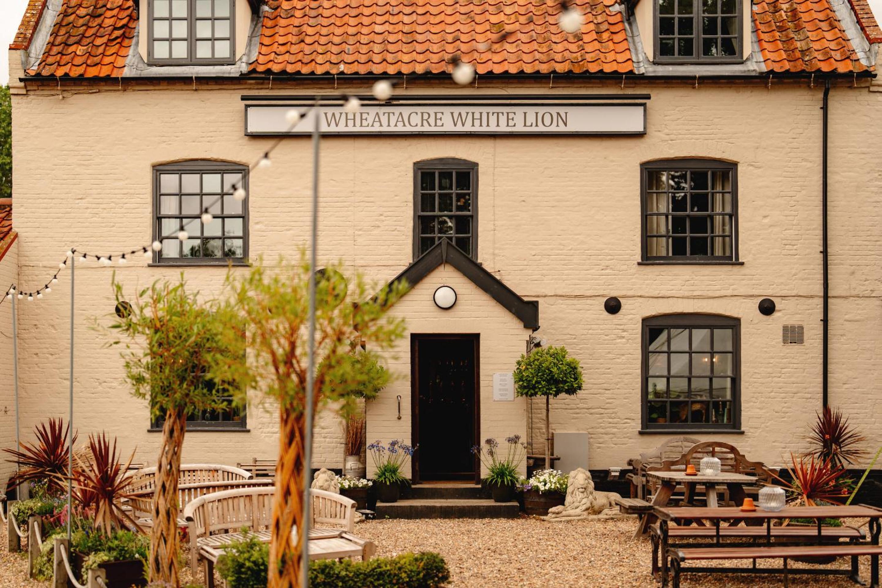 Wheatacre White Lion