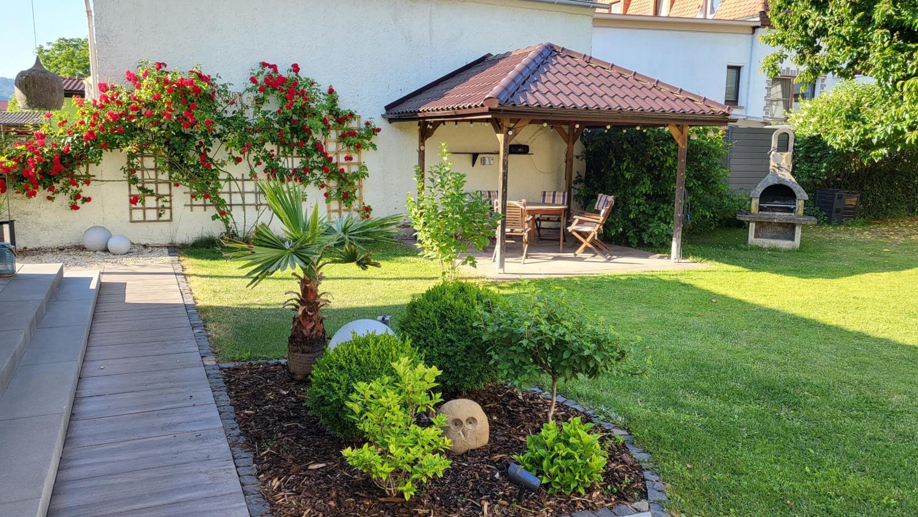 Apartments am Saalebogen mit Gartenterrasse, Grillkamin und freie Parkplätze