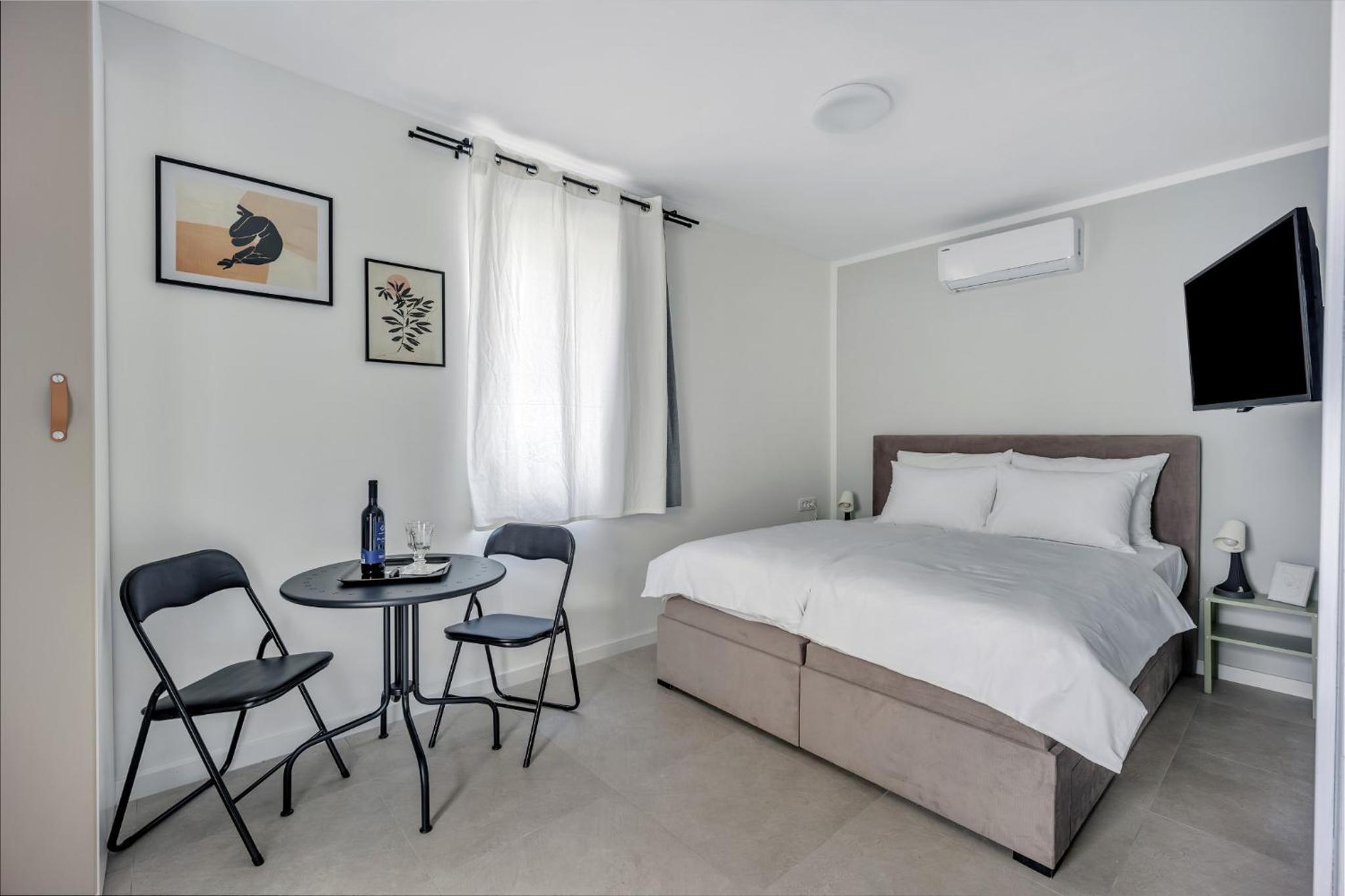 Studio apartments Yucca, 2-min to the beach and 5 to Trogir view 4