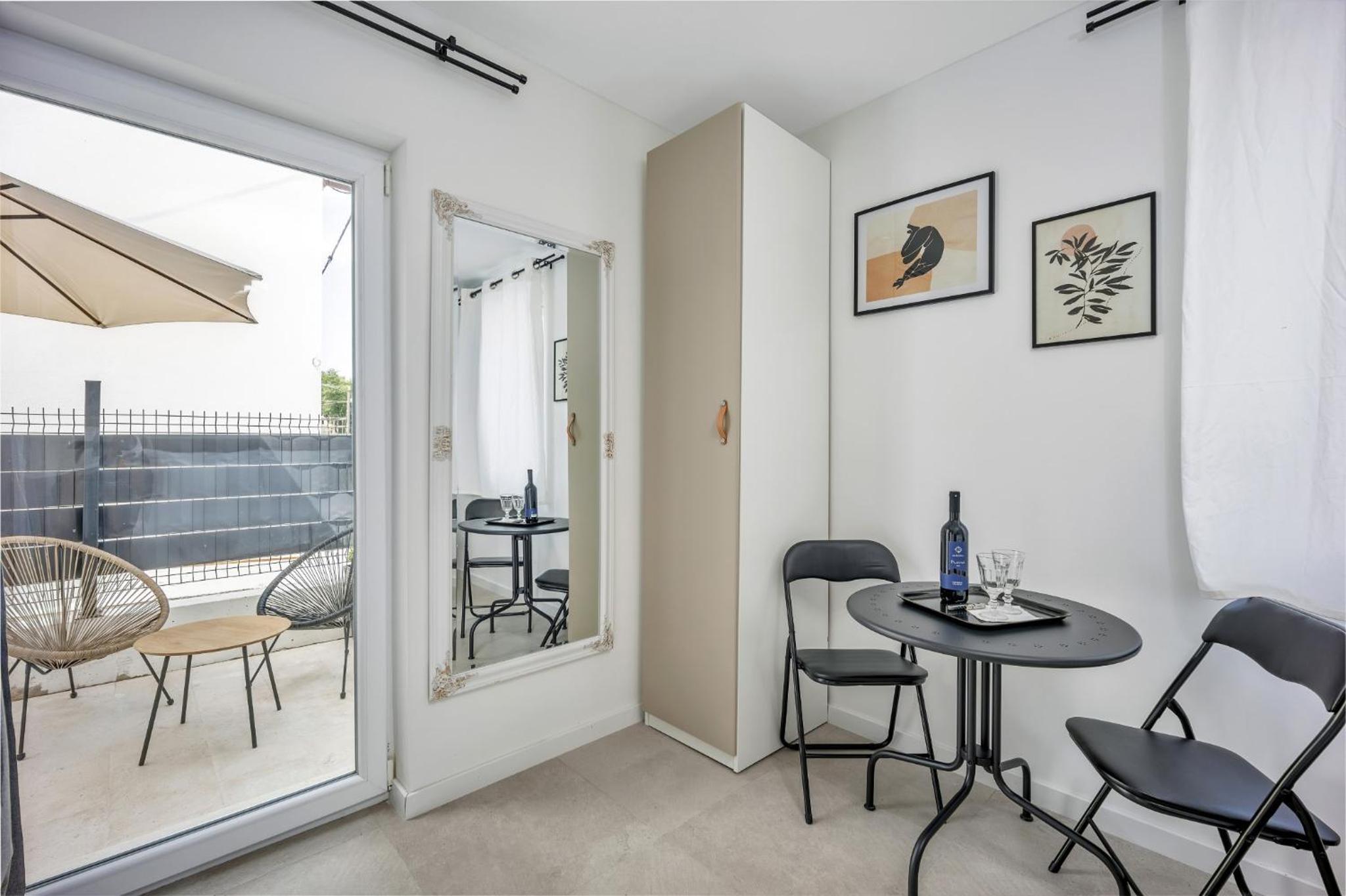 Studio apartments Yucca, 2-min to the beach and 5 to Trogir view 3