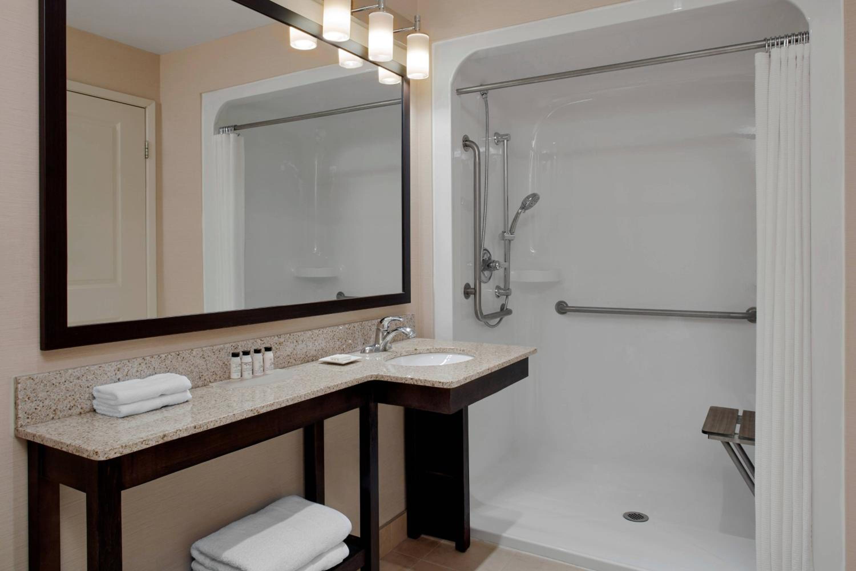 Guelph Vacations - Delta Hotels by Marriott Guelph Conference Centre - Property Image 4