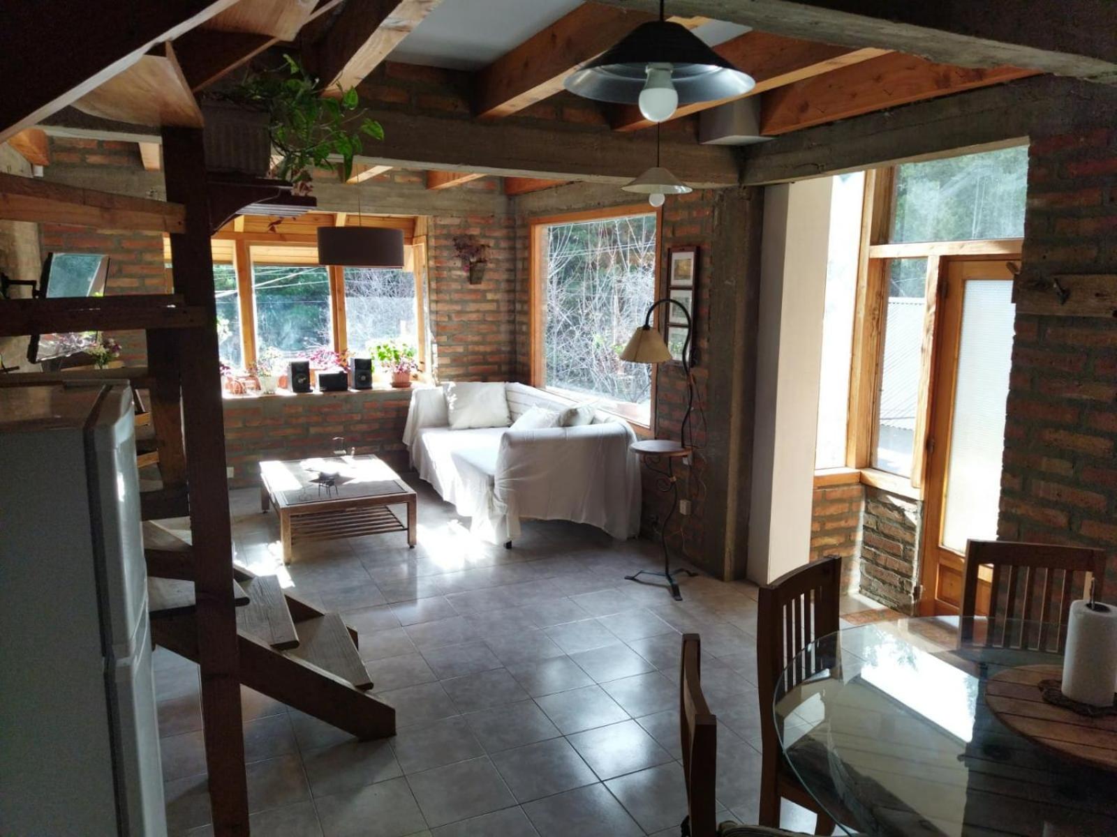 Casa amplia y luminosa