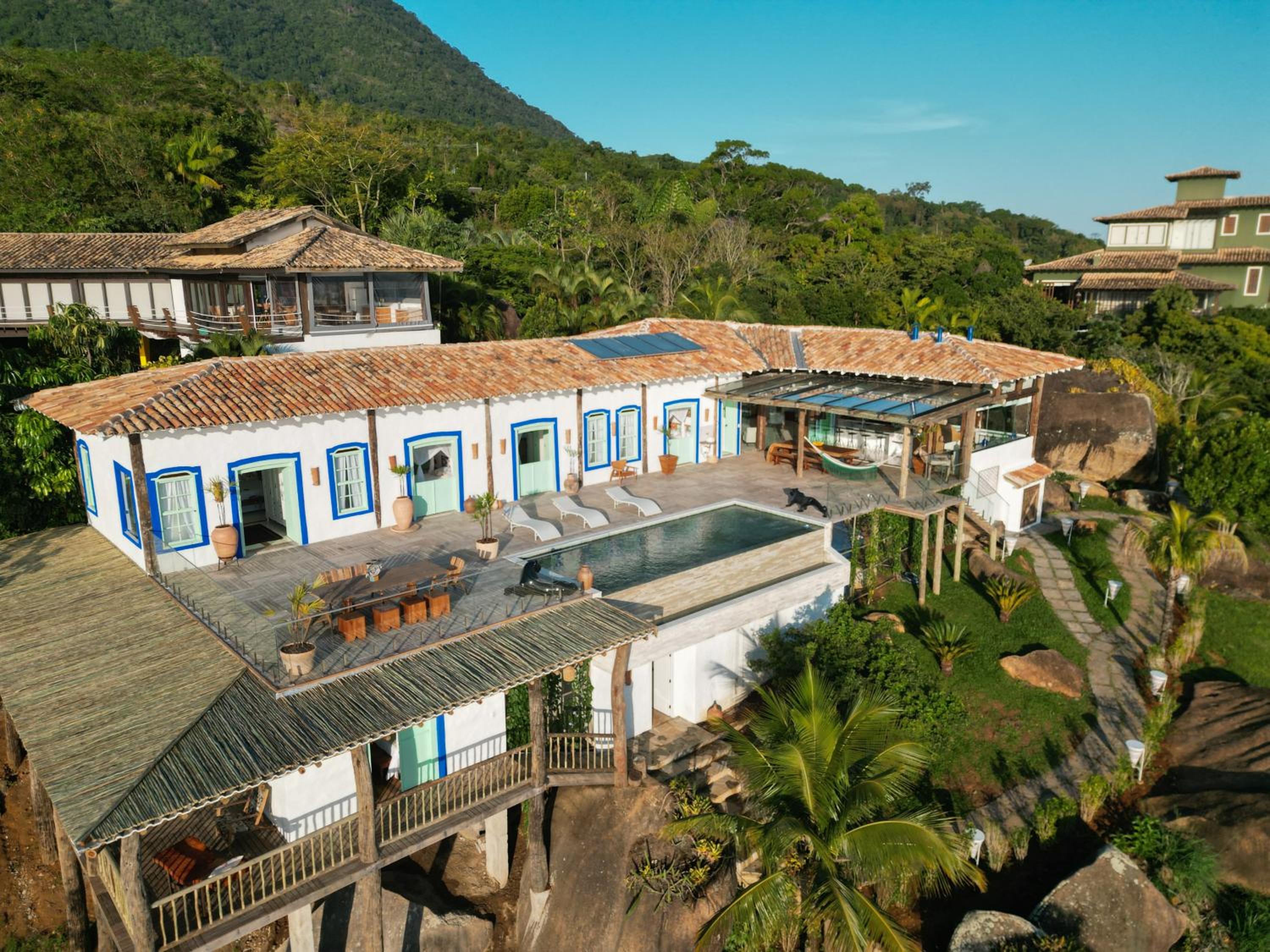 Blow Show Casa III Guest House