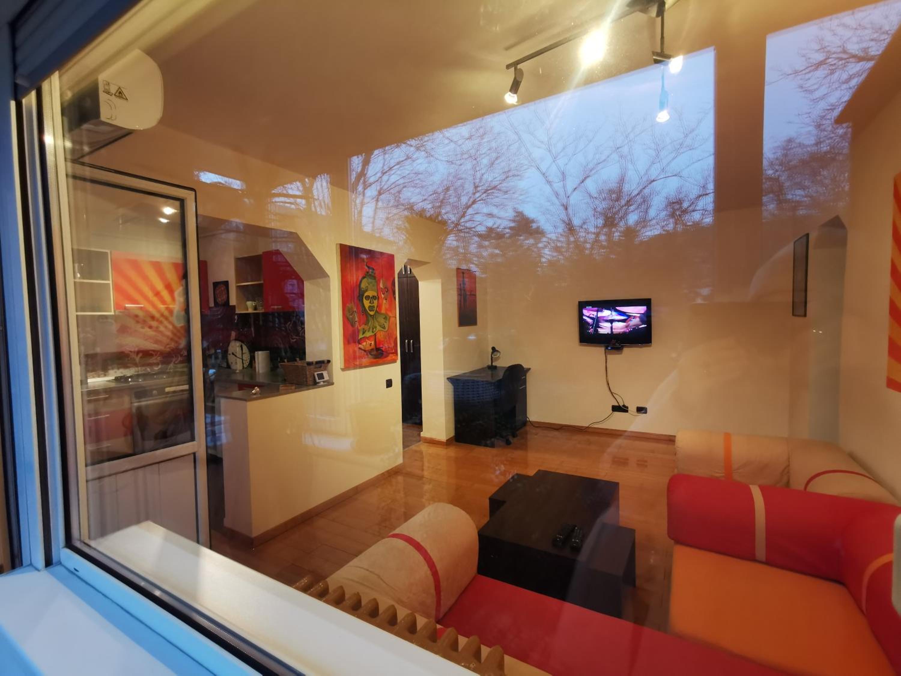 Comfy & Pleasant Apartment 10 min walk to Downtown view 3