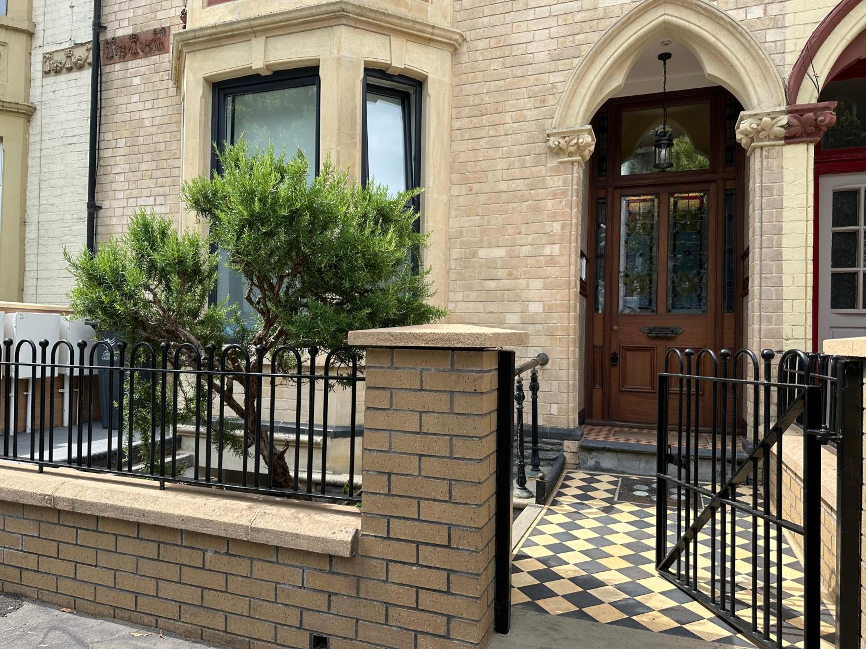 Hotel Central Studios - Image 1