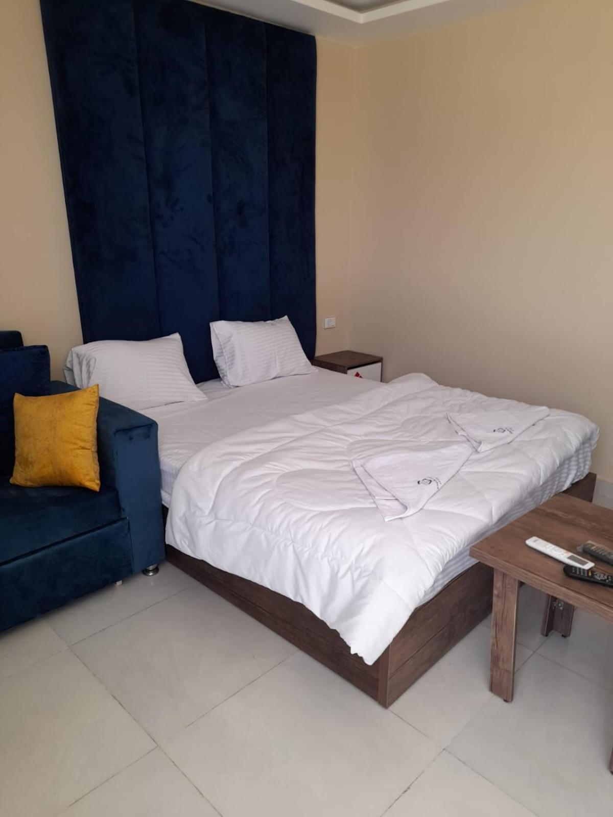 Casablanca star for families and couples only