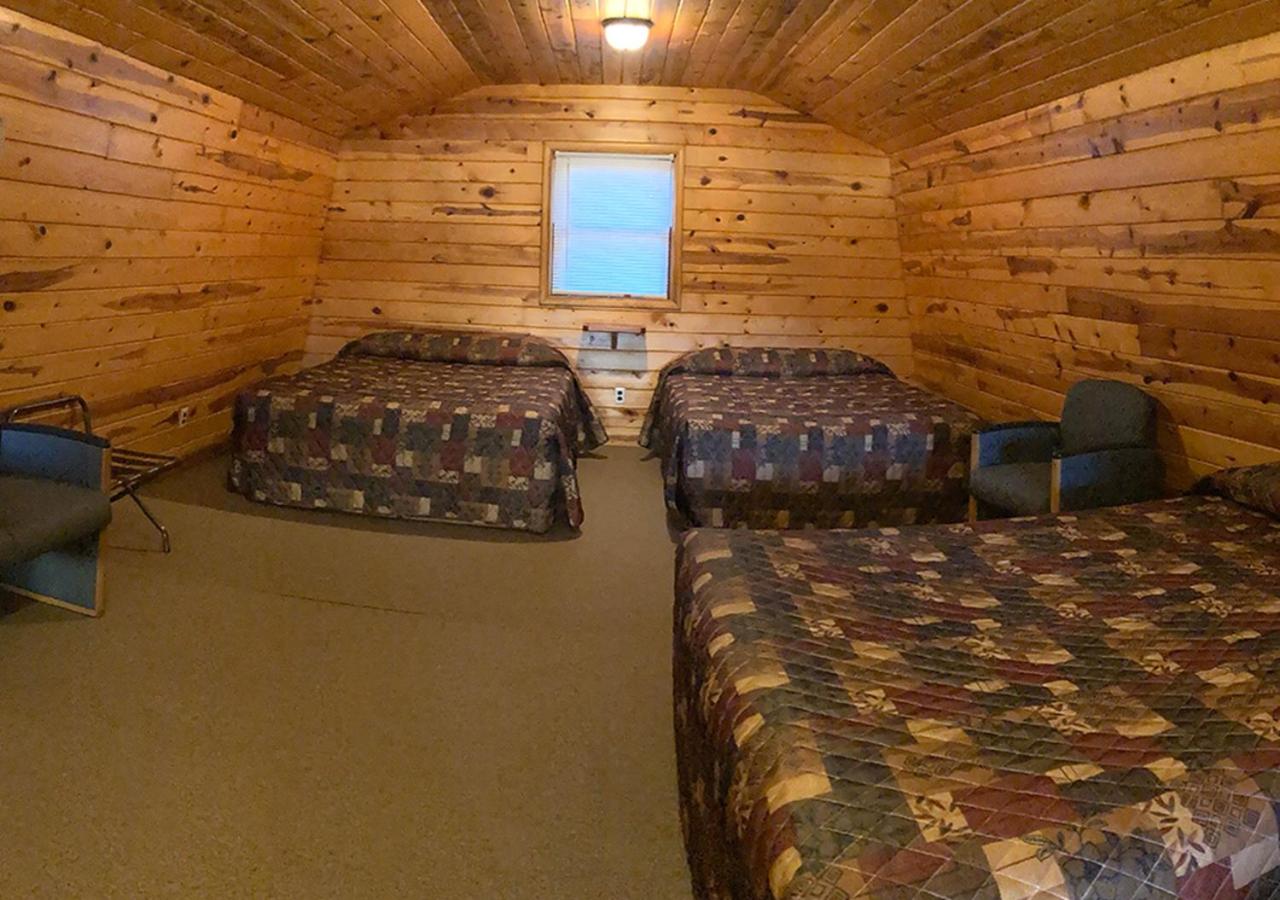 Trailshead Lodge - Cabin 5 view 5
