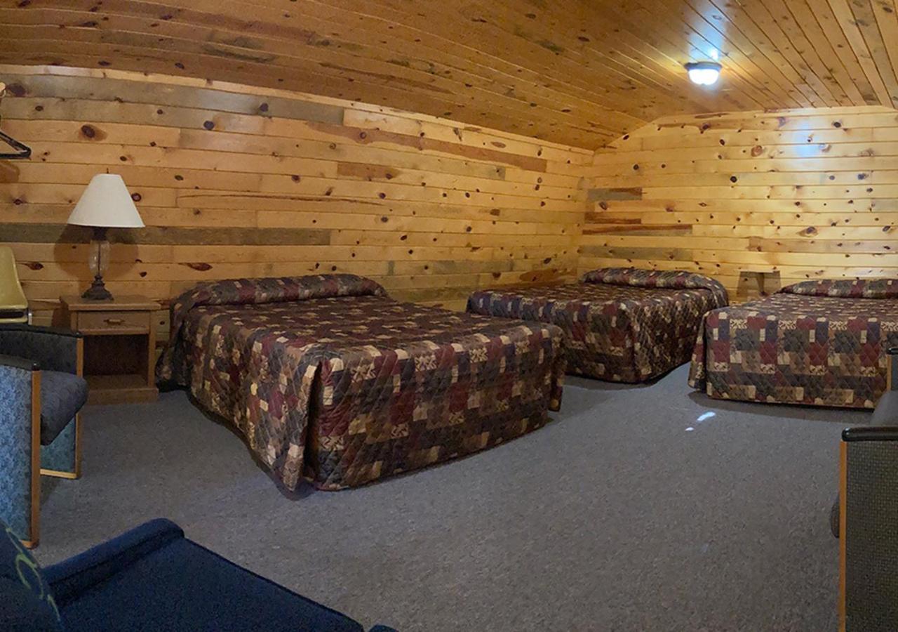 Trailshead Lodge - Cabin 6 view 5
