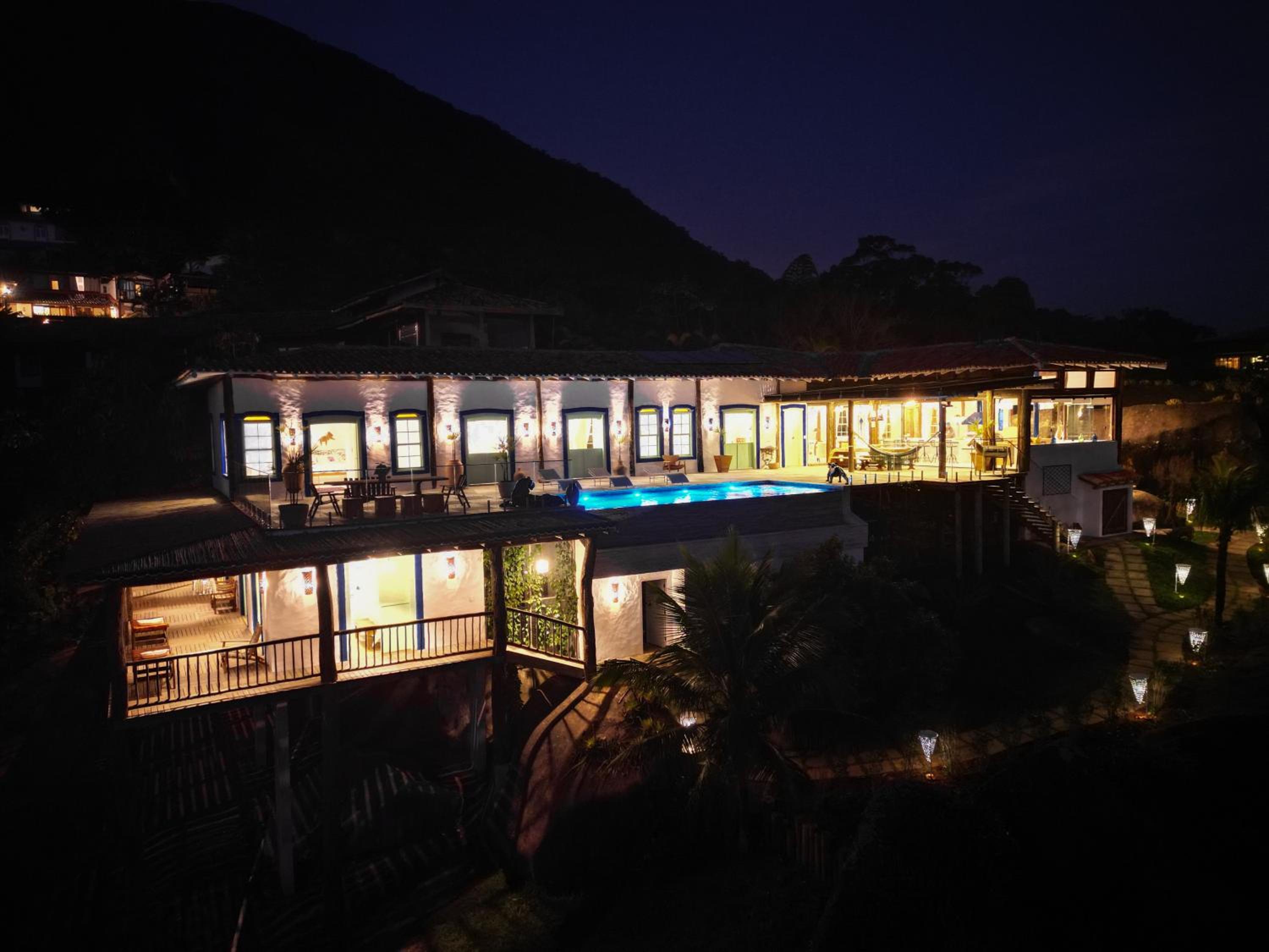 Blow Show Casa III Guest House
