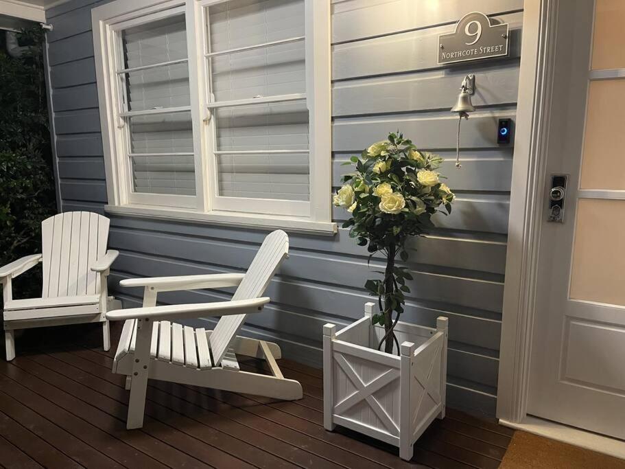 Hamptons House on Hunter with fire pit