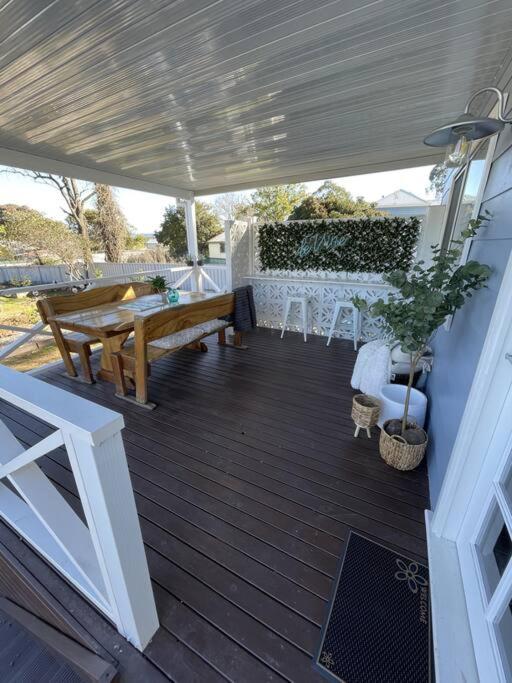 Hamptons House on Hunter with fire pit