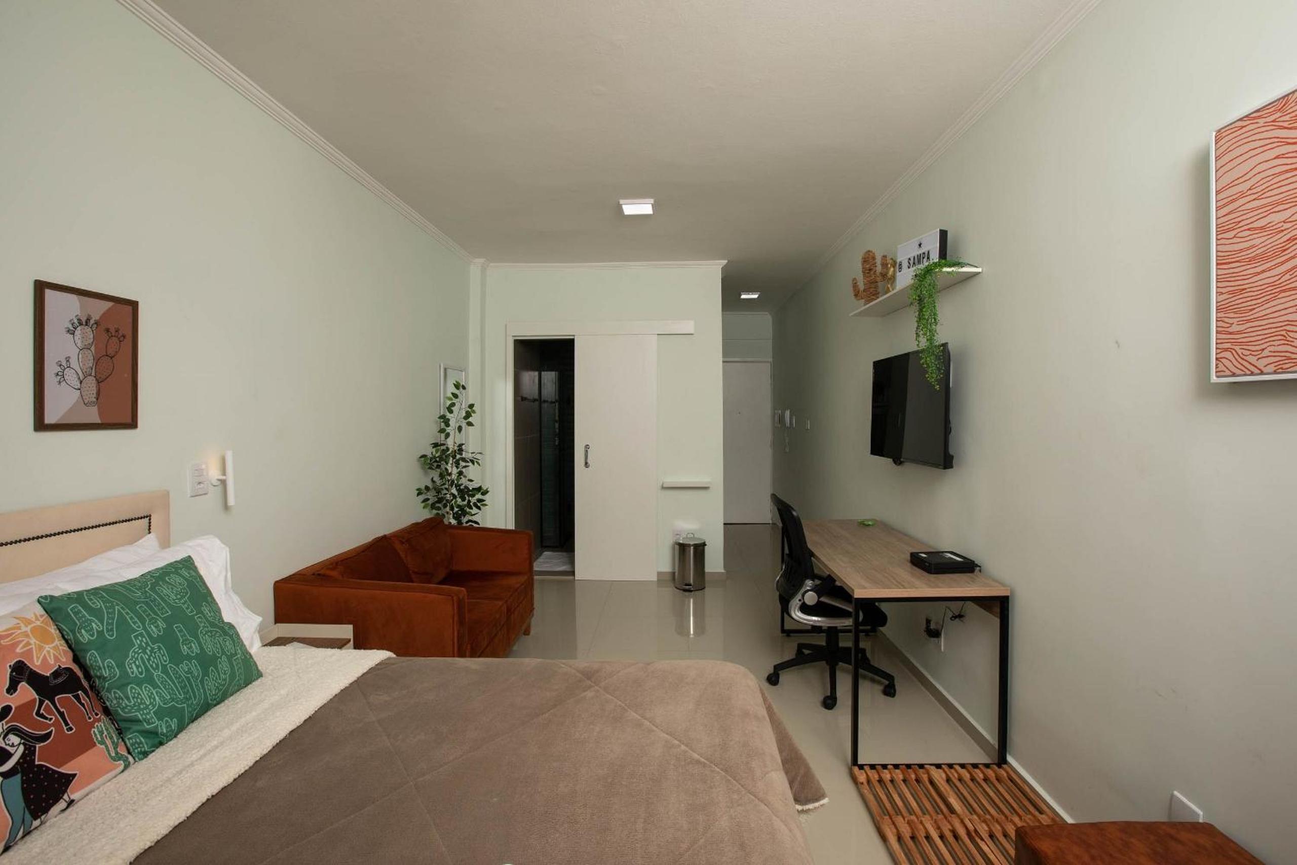 Prédio central com apartamentos reformados