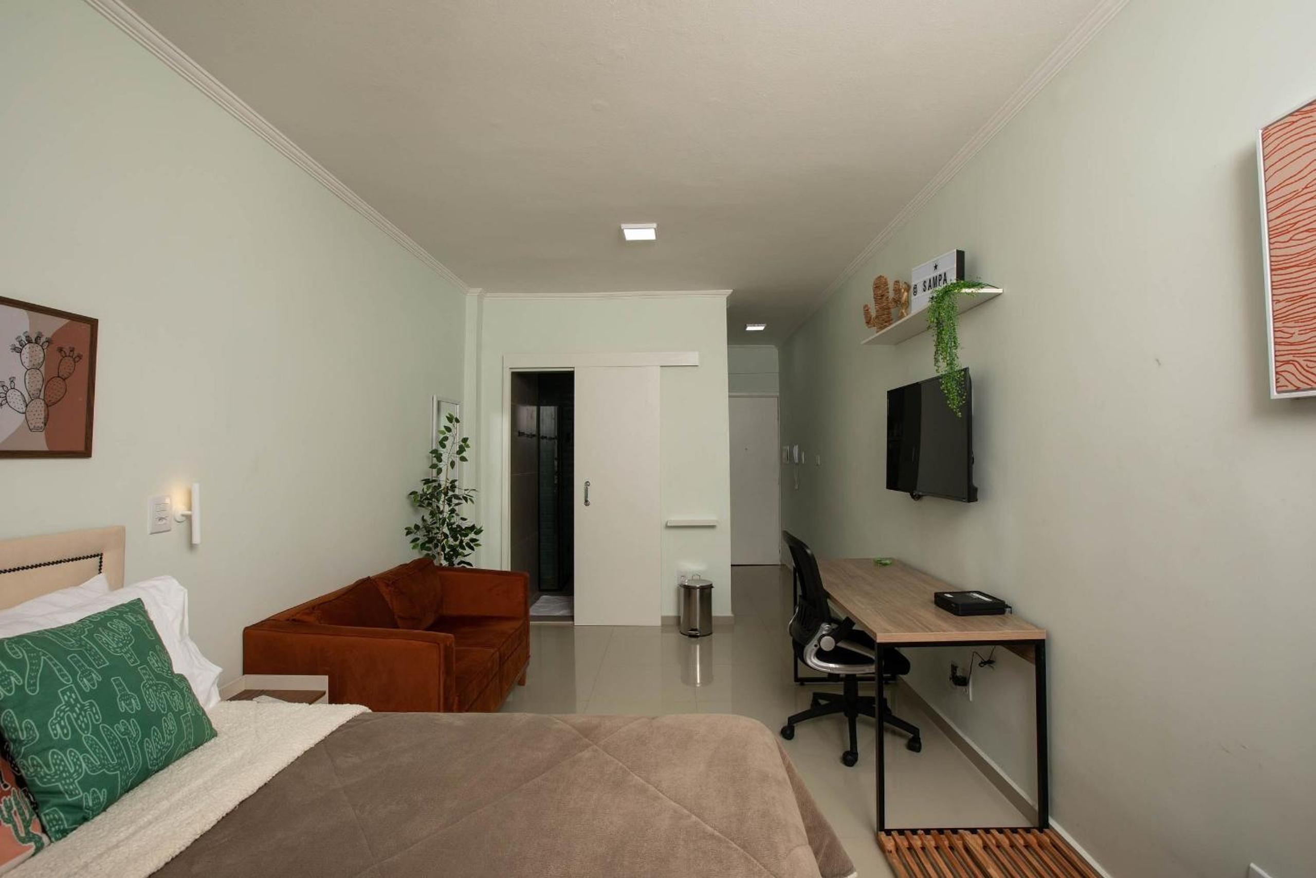 Prédio central com apartamentos reformados