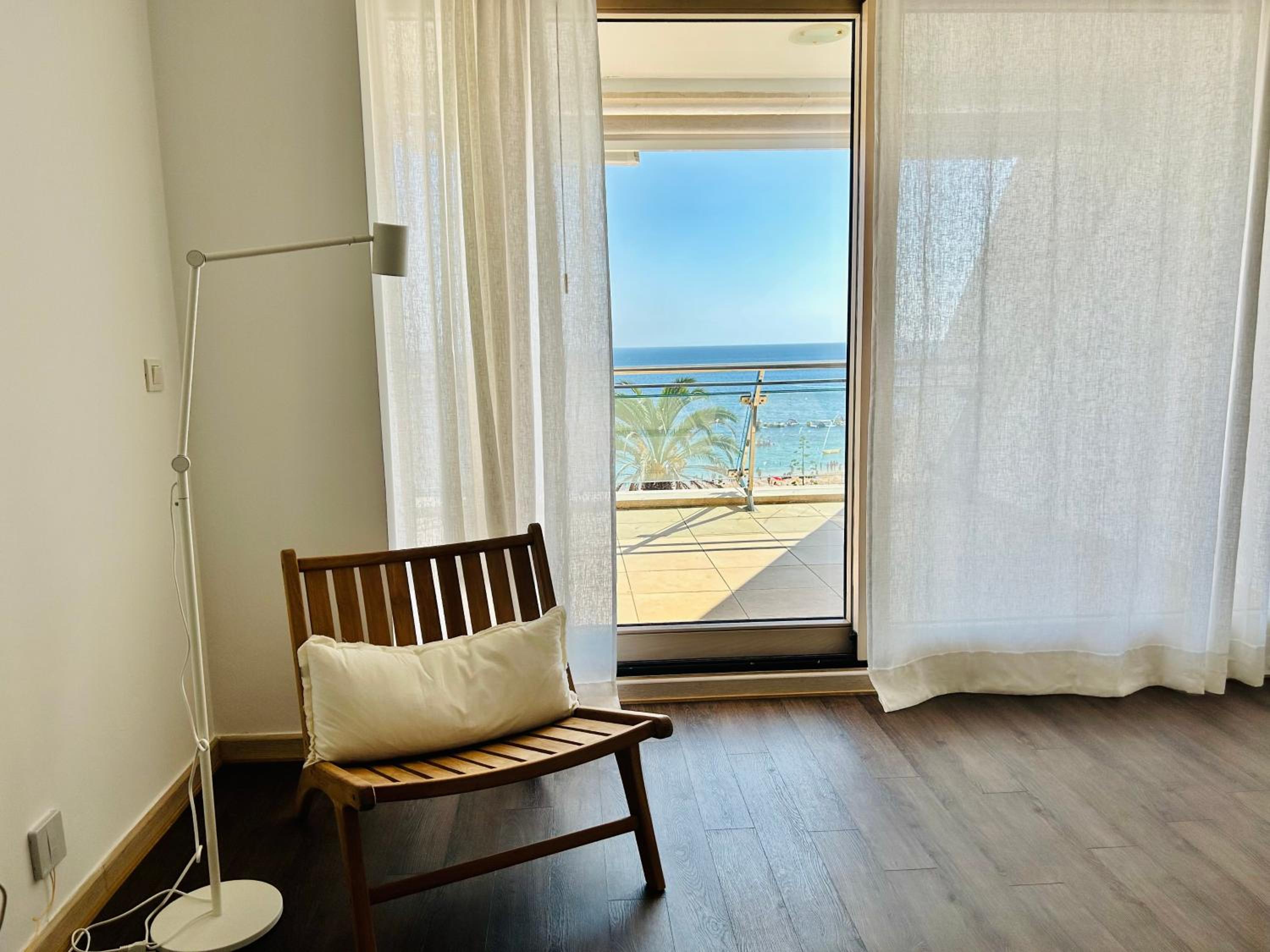 Sesimbra Califórnia beach front
