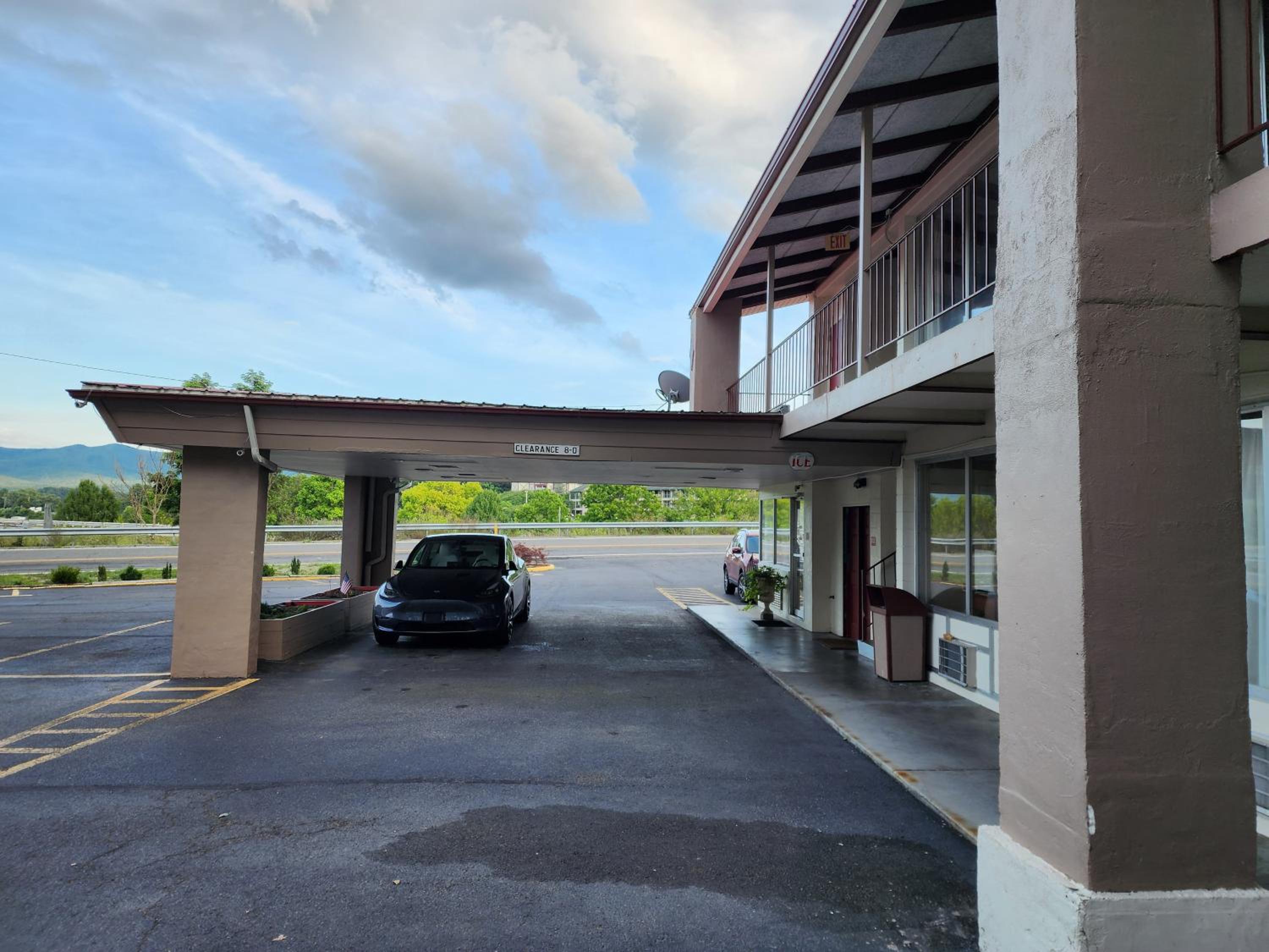Wytheville Vacations - Econo Lodge Wytheville I-77  I-81 - Property Image 9
