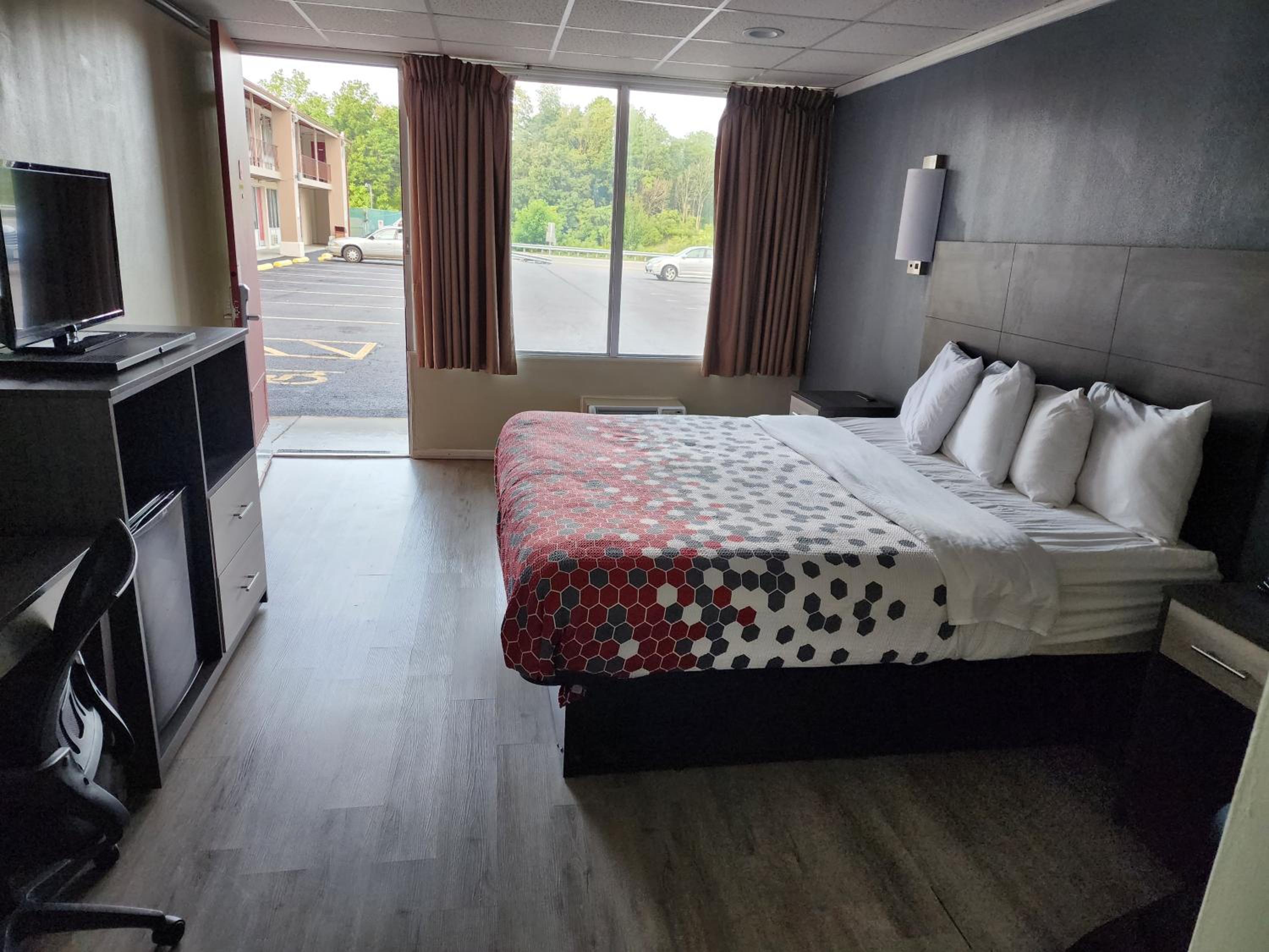 Wytheville Vacations - Econo Lodge Wytheville I-77  I-81 - Property Image 11