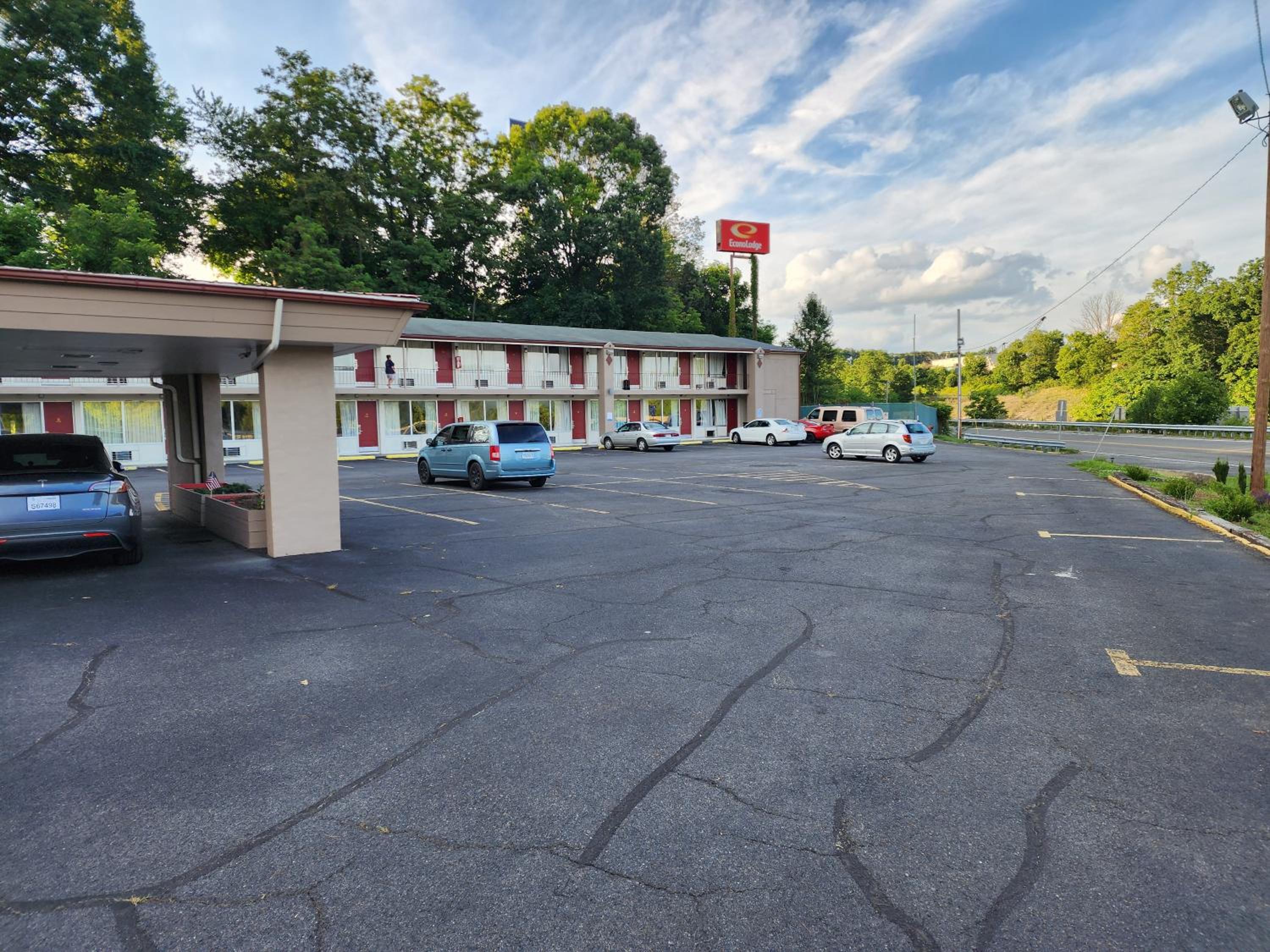 Wytheville Vacations - Econo Lodge Wytheville I-77  I-81 - Property Image 7