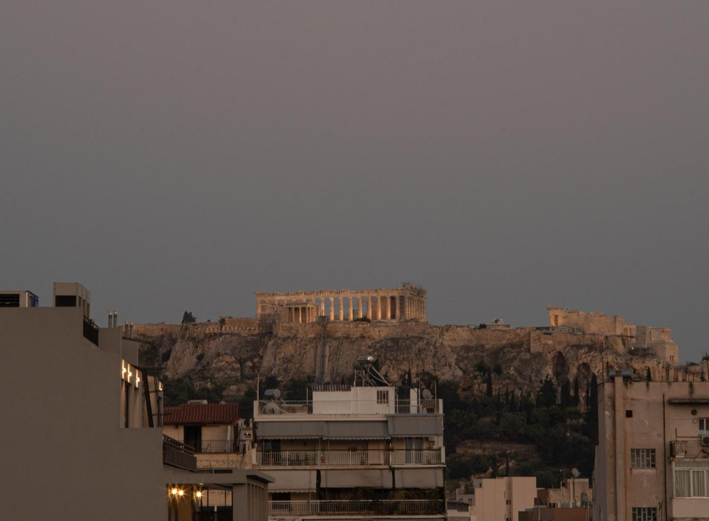 Stunning Acropolis View - 500m Metro - At Historical Center