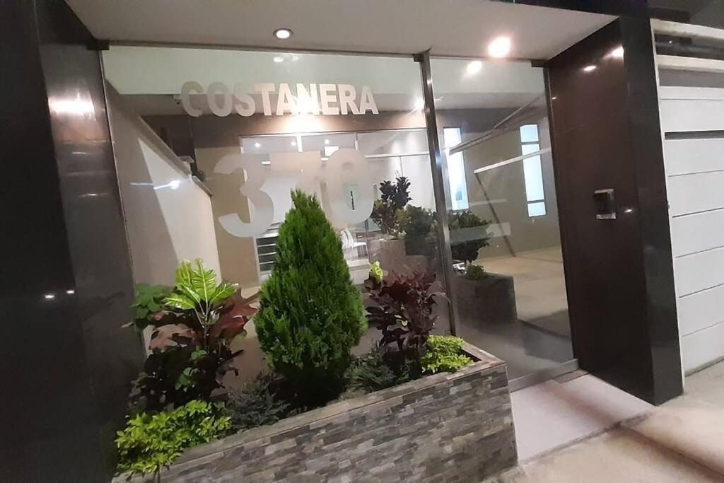apartamento de estreno con balcón frente al mar.