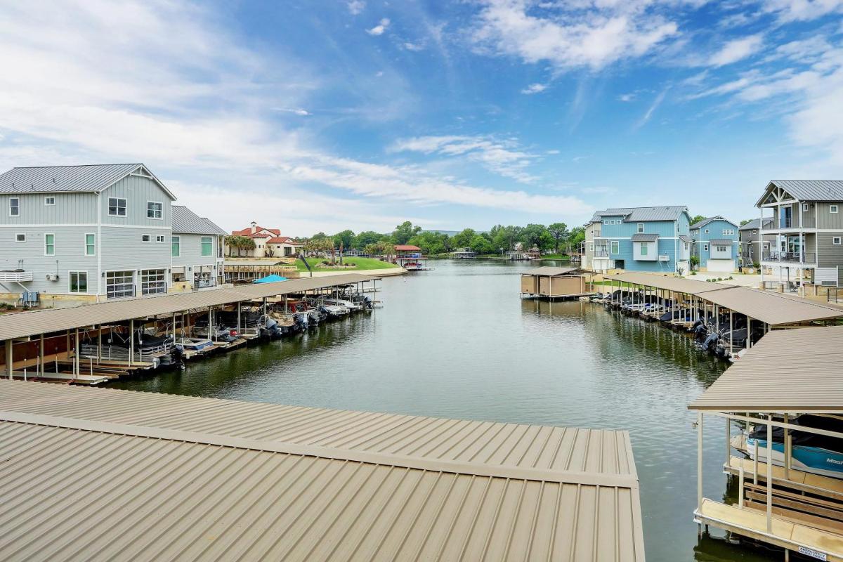 Family Tides - Marina Lakeside Home with Private Pool, Private Boat Lift & Boat Ramp to Lake LBJ view 5