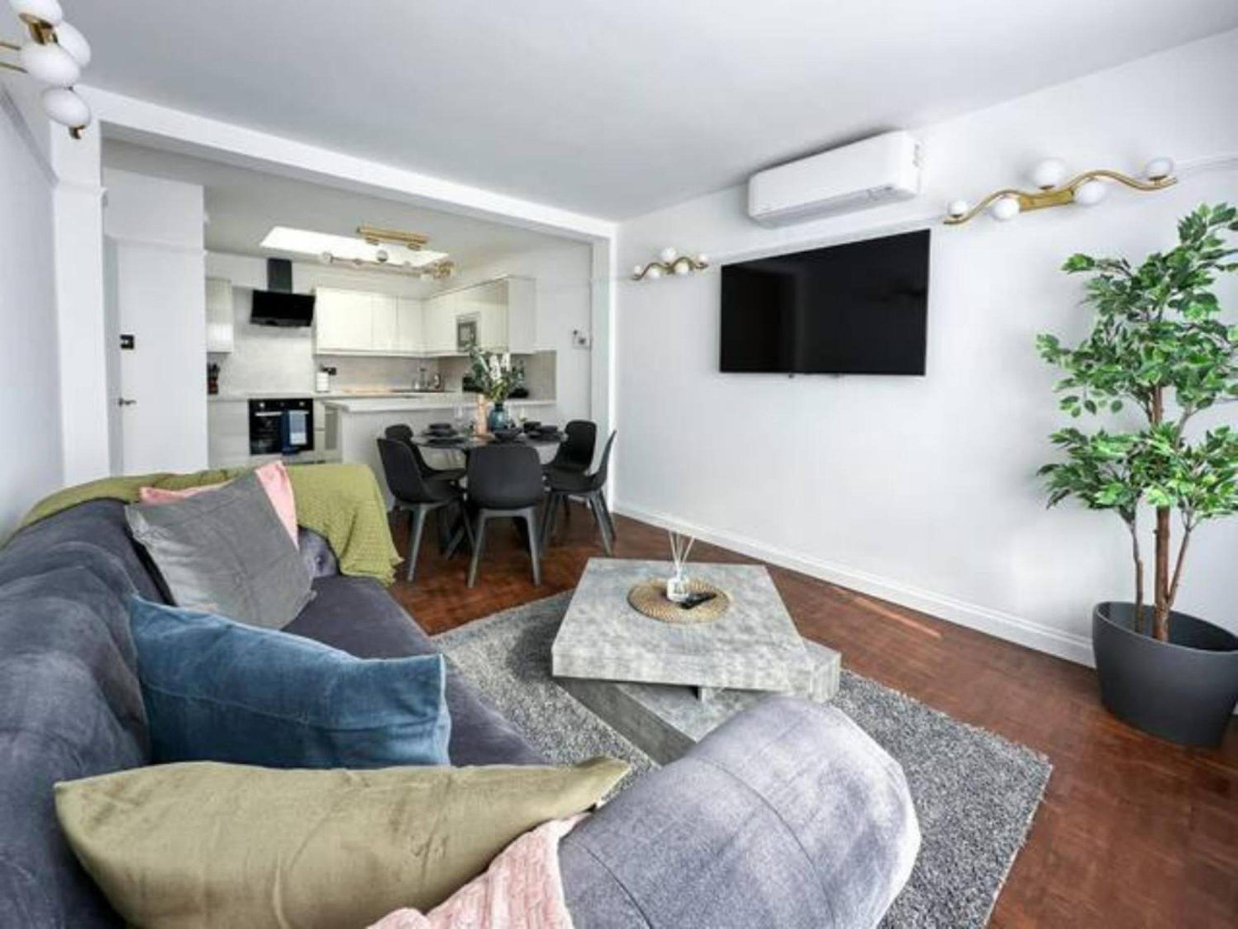 London's Charm Modern 2BR Marylebone's Best Spot