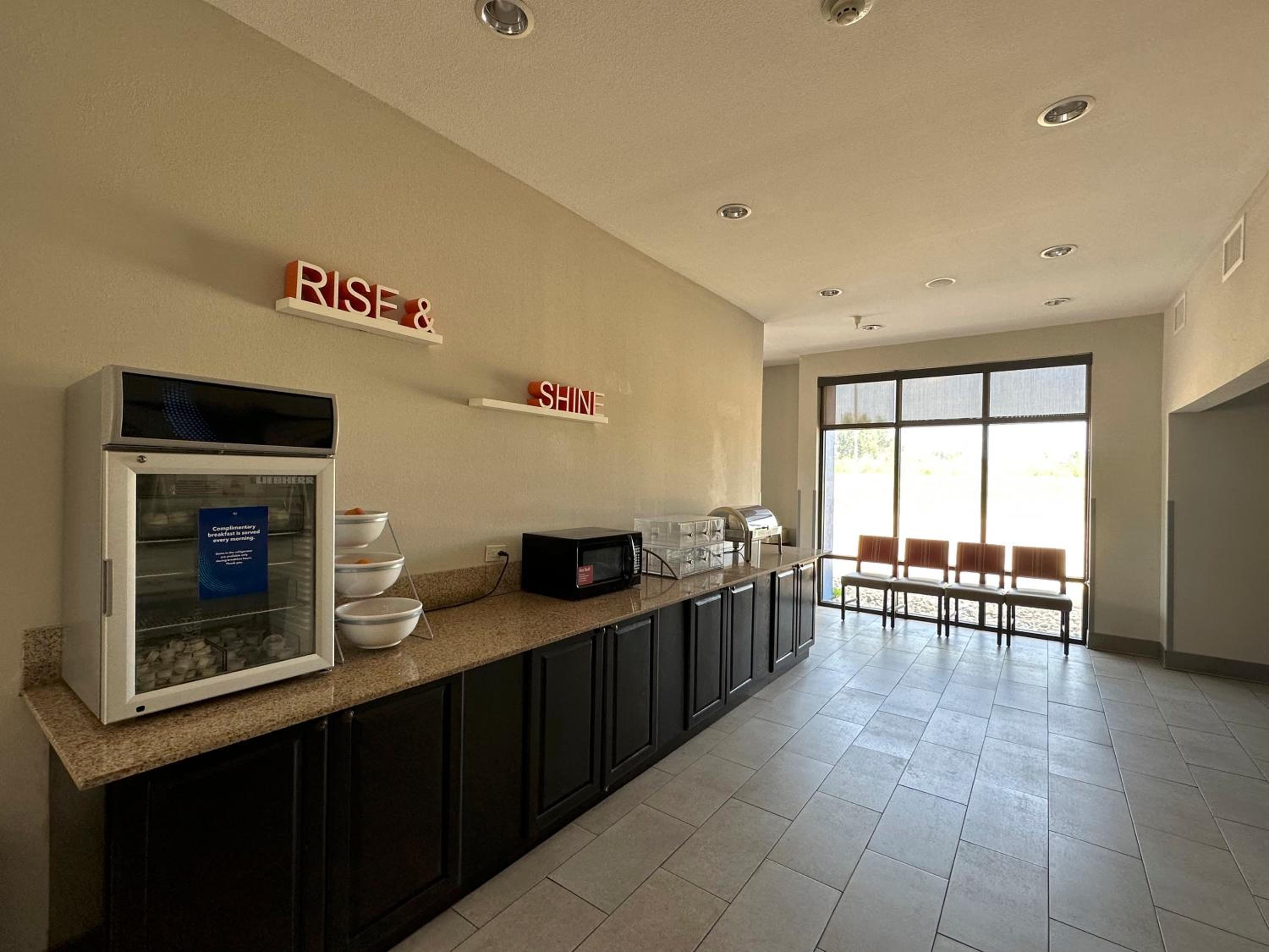 Jacksonville Vacations - Comfort Suites Jackson-Cape Girardeau - Property Image 11