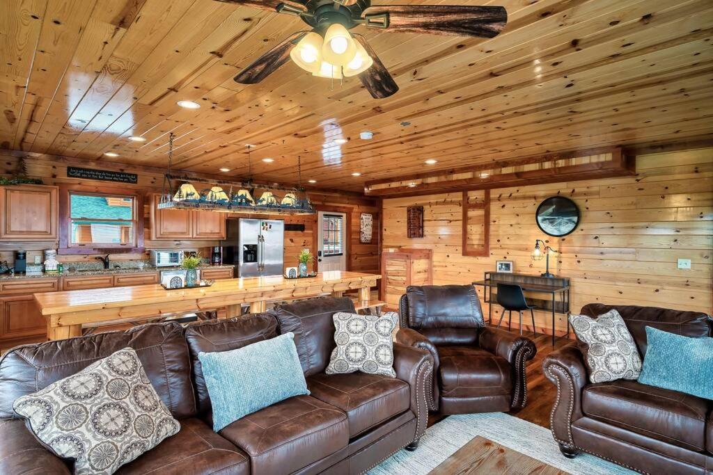 EPIC VIEW-Pvt Indoor POOL- 6 Mstr BR- 5Mi to Pkwy view 3