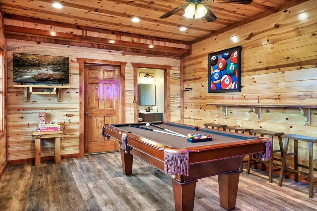 EPIC VIEW-Pvt Indoor POOL- 6 Mstr BR- 5Mi to Pkwy view 5