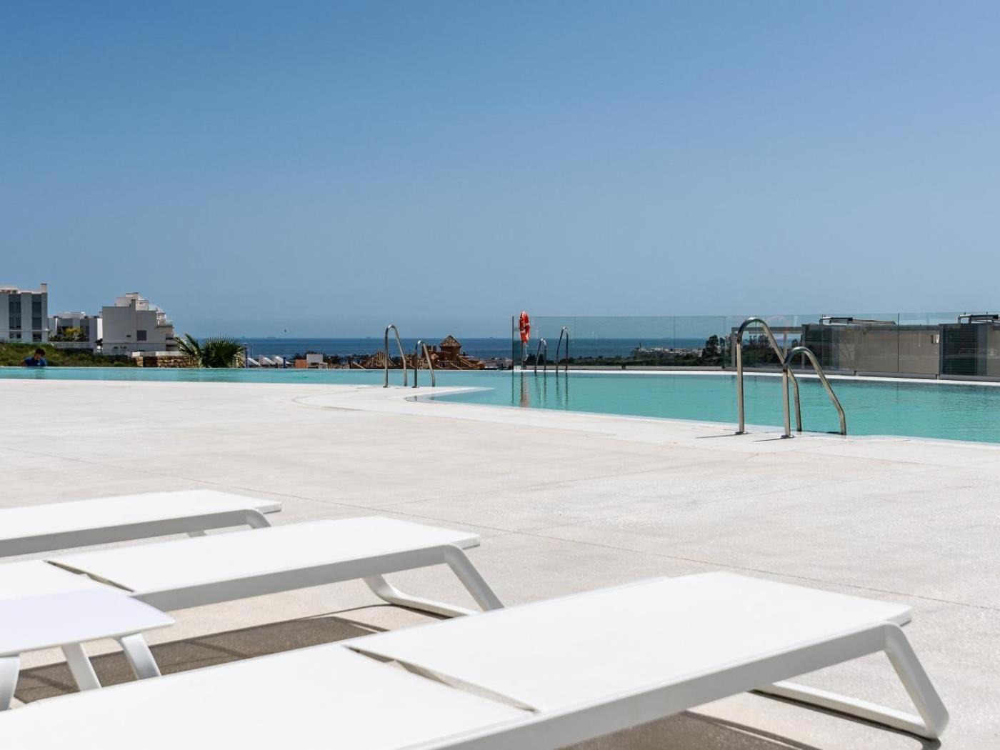 Newly Built 3 BED Townhouse with Pool, BBQ, Sea Views photo 4