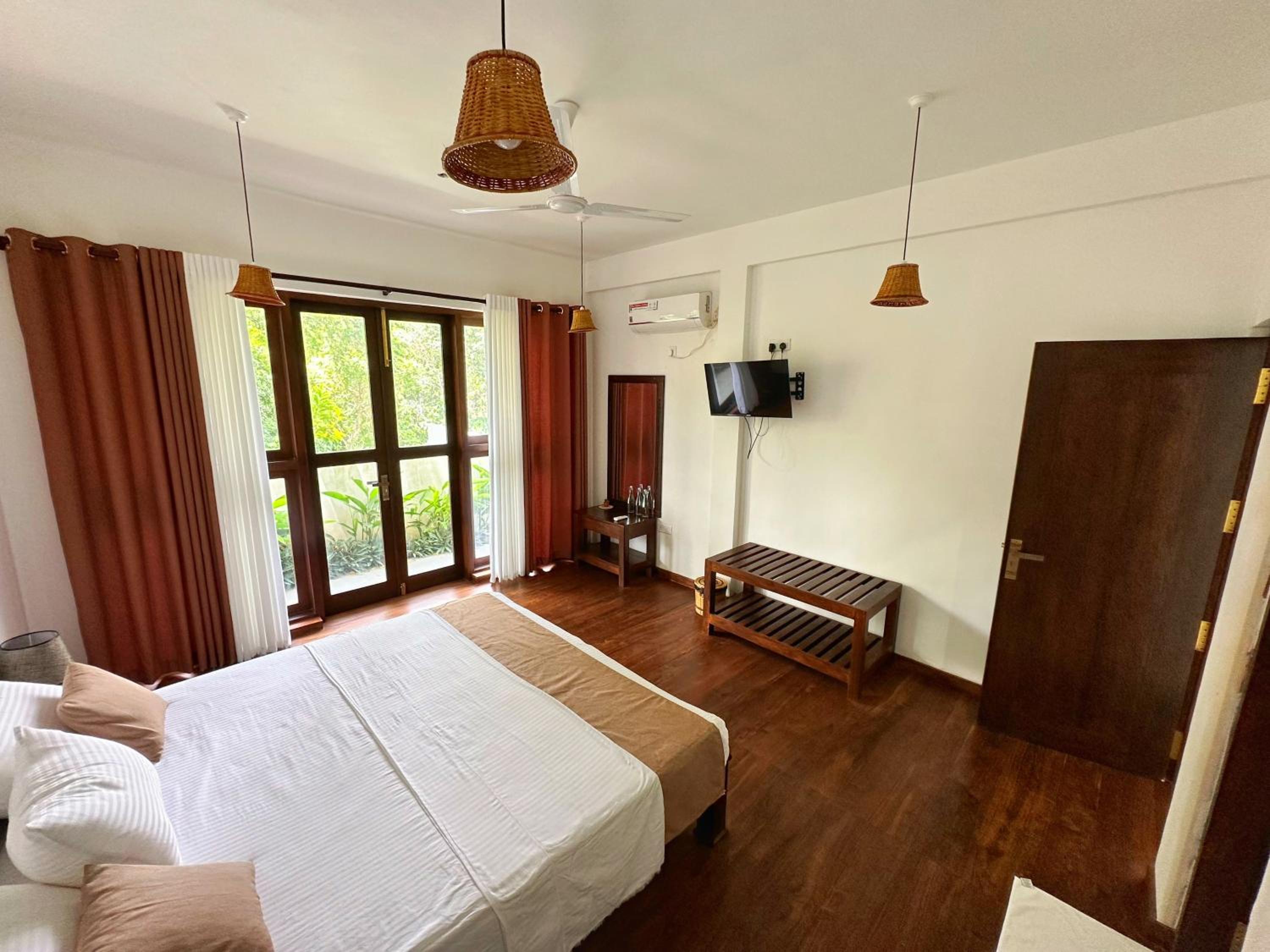 Finch Tangalle