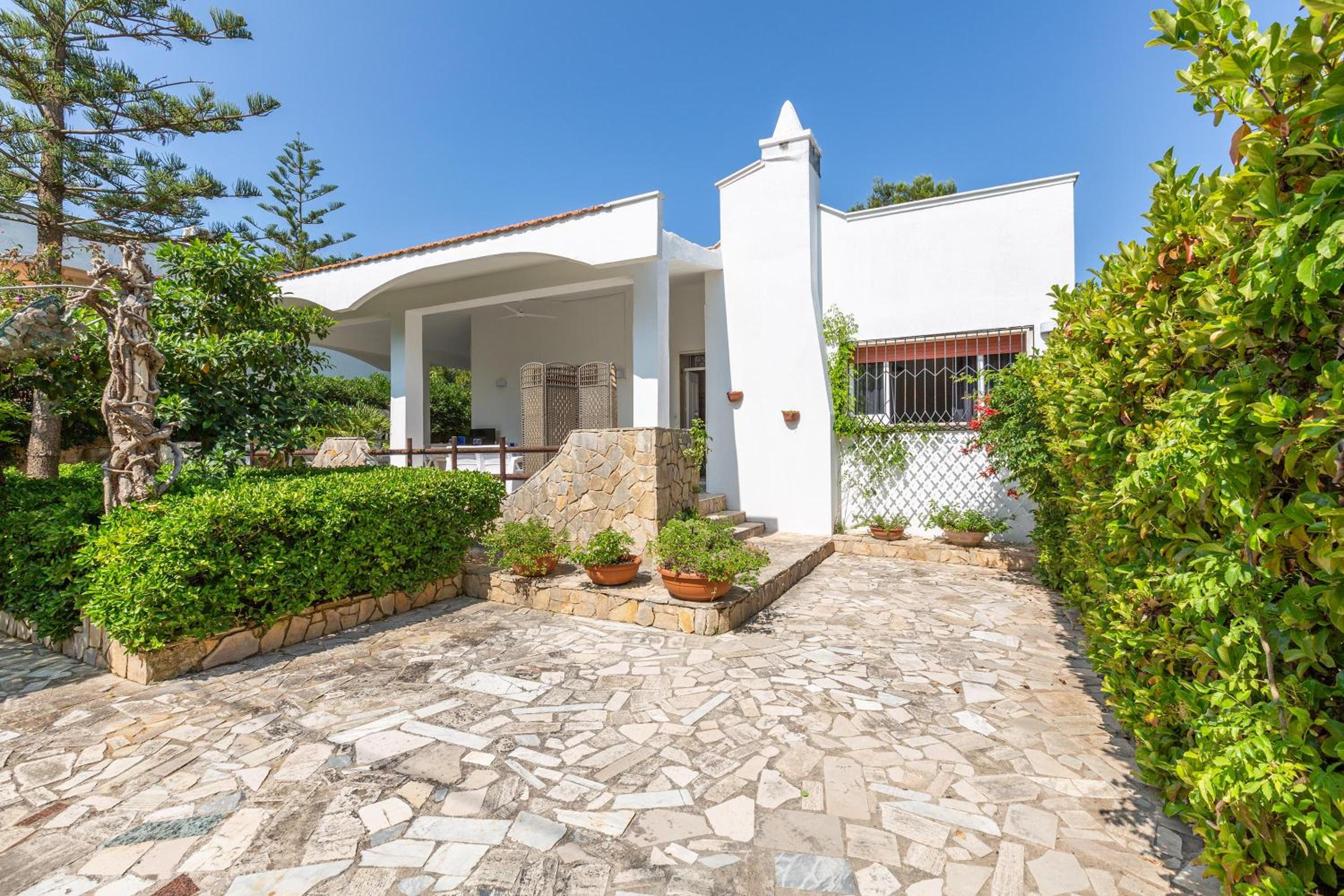 Villa Cirenaica by BarbarHouse en Torre Ovo — building