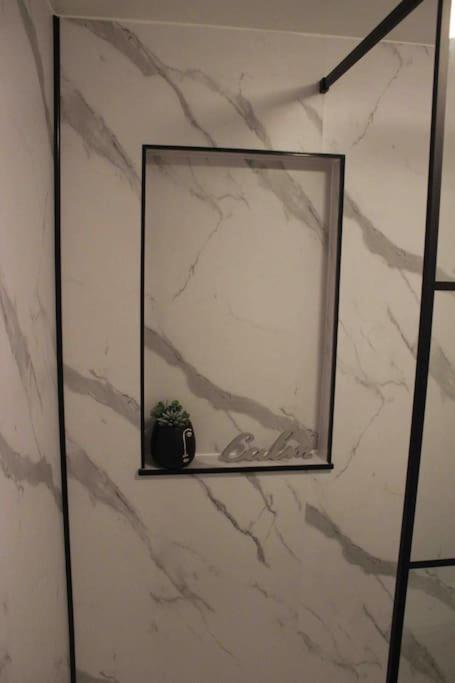Executive Top Floor 1 Bedroom Apartment