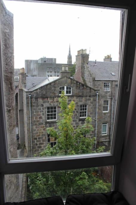 Executive Top Floor 1 Bedroom Apartment