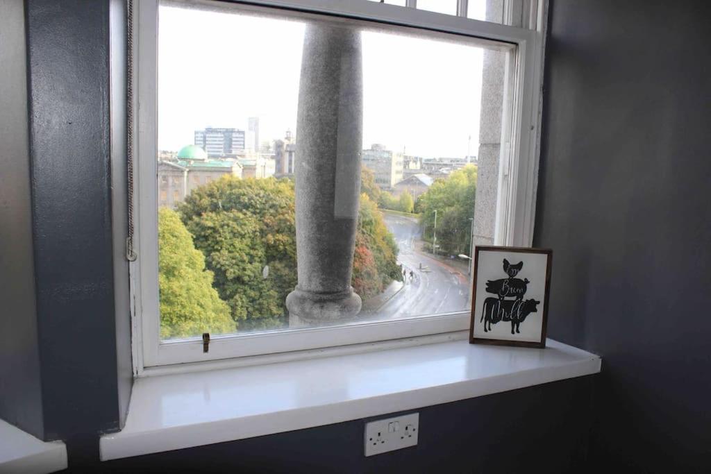 Executive Top Floor 1 Bedroom Apartment