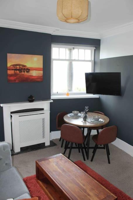 Executive Top Floor 1 Bedroom Apartment