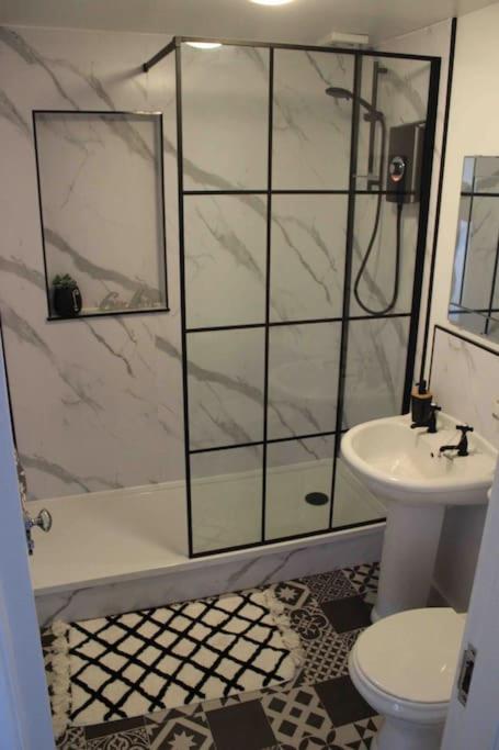 Executive Top Floor 1 Bedroom Apartment