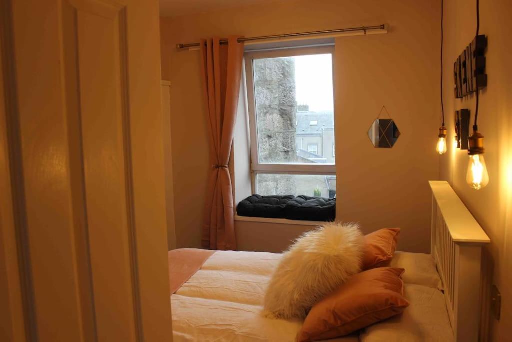 Executive Top Floor 1 Bedroom Apartment