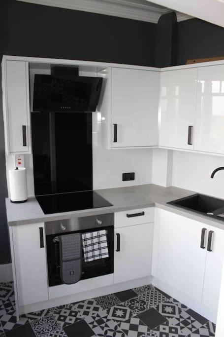 Executive Top Floor 1 Bedroom Apartment