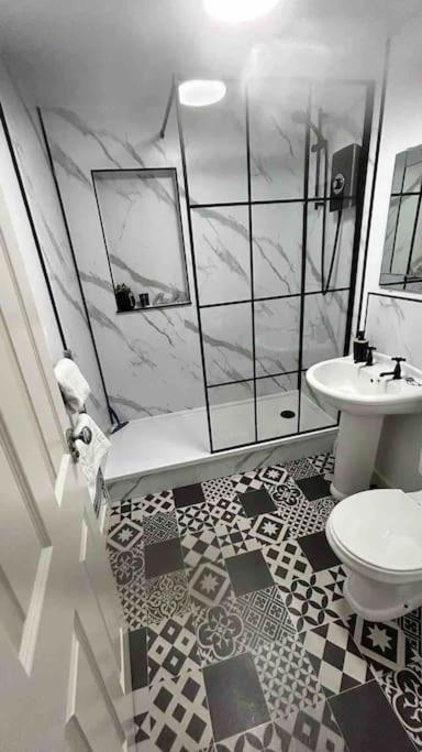Executive Top Floor 1 Bedroom Apartment